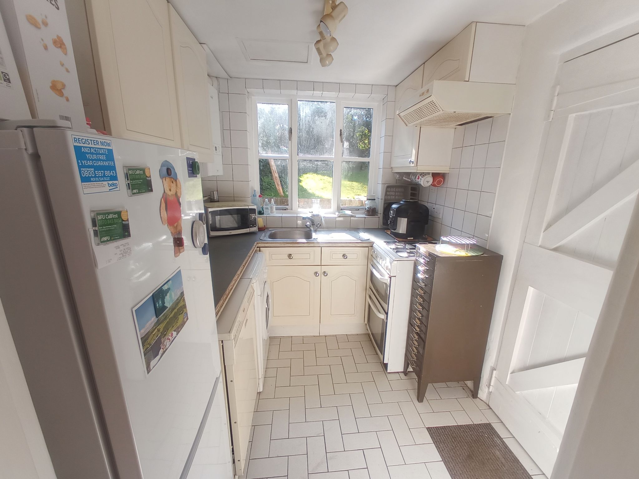 2 bedroom end terraced house Sold in Sevenoaks - Photograph 4