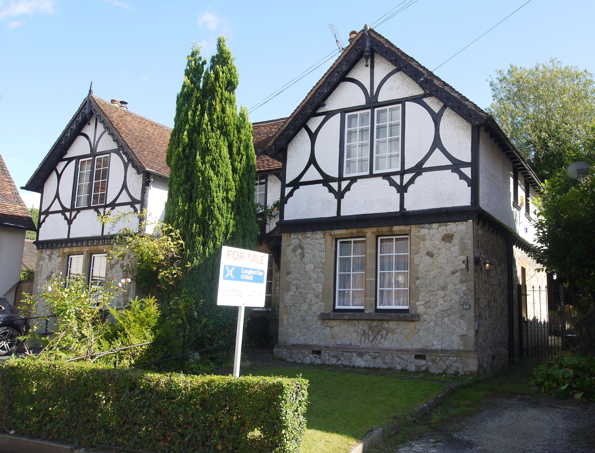 2 bedroom end terraced house Sold in Sevenoaks - Photograph 8