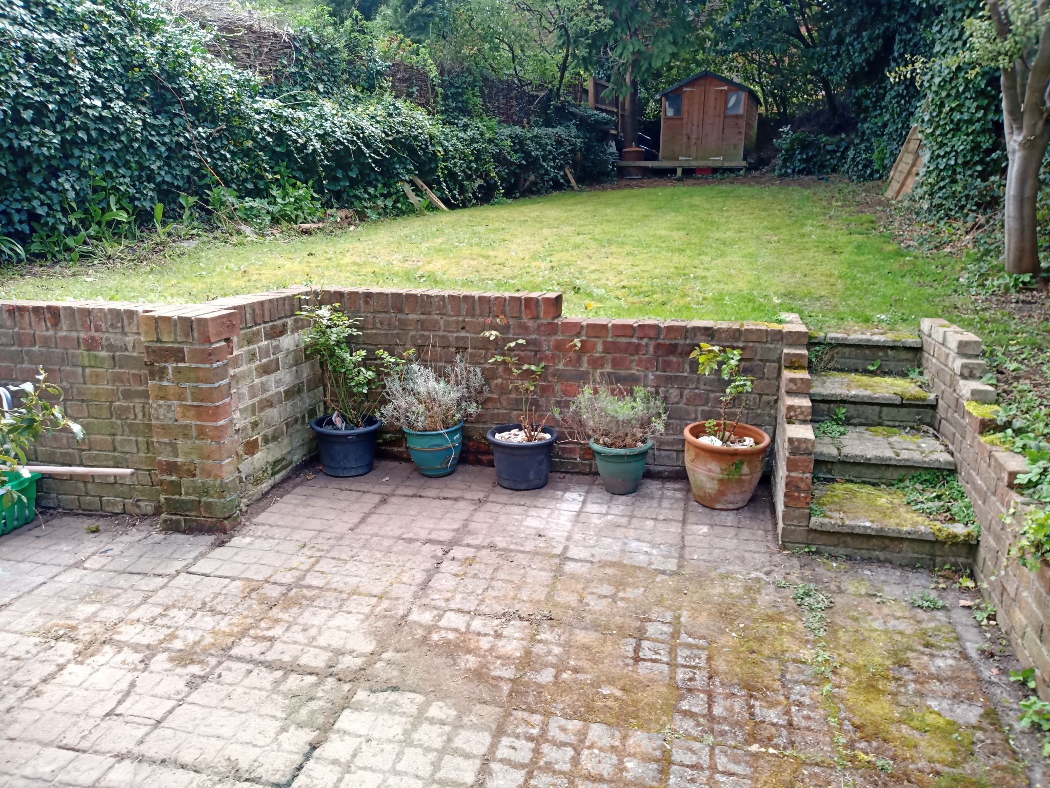 2 bedroom end terraced house Sold in Sevenoaks - Photograph 3