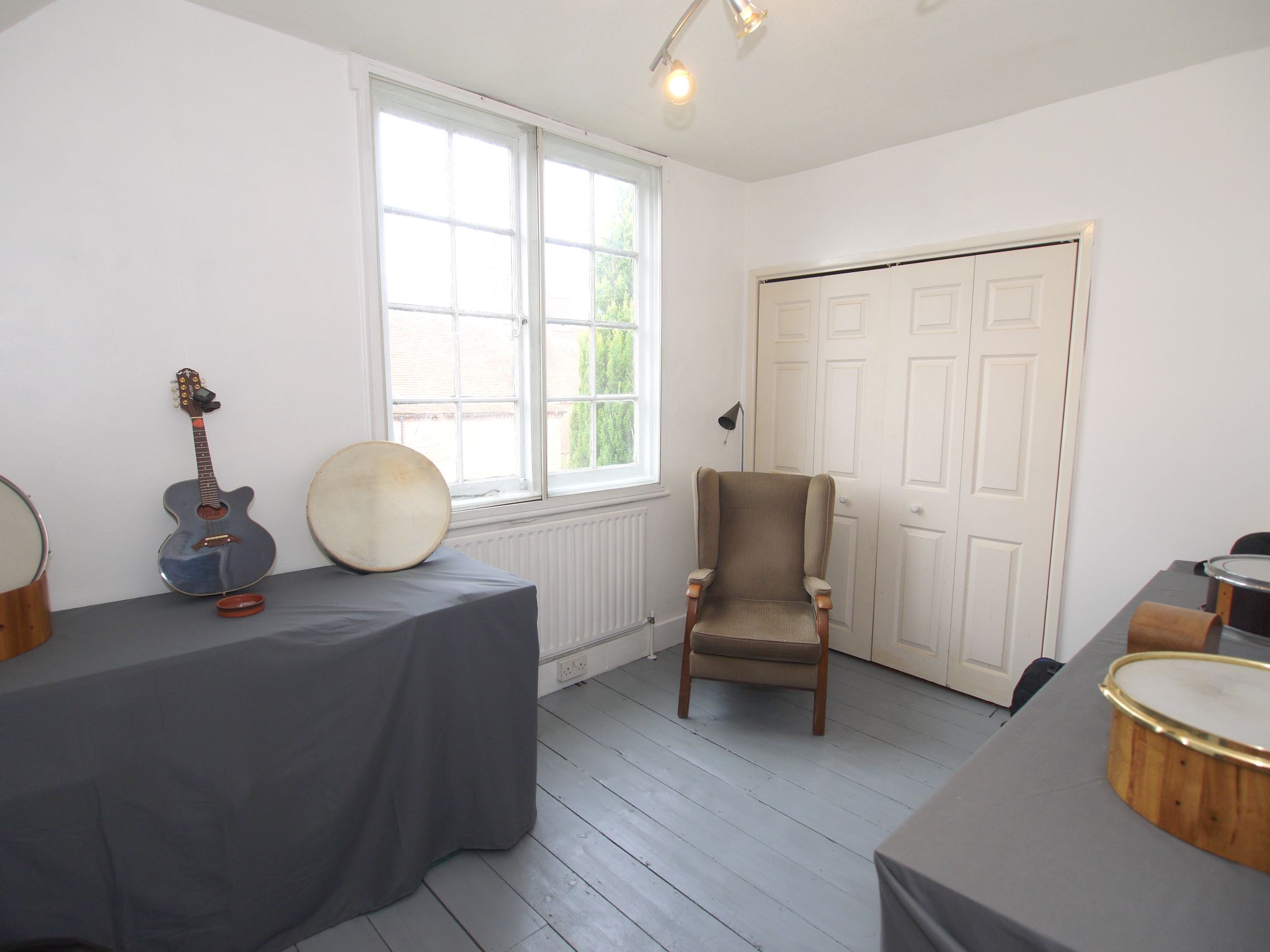 2 bedroom end terraced house Sold in Sevenoaks - Photograph 3