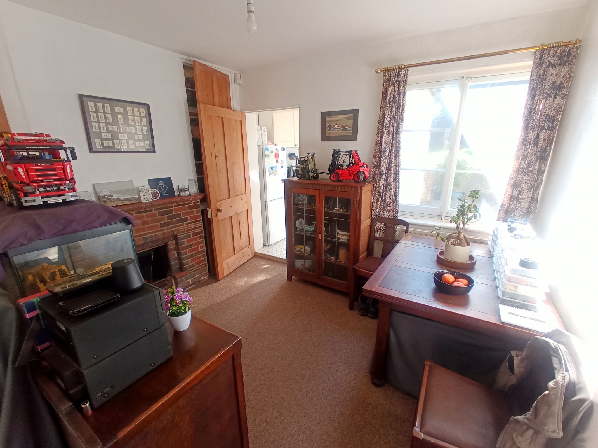 2 bedroom end terraced house Sold in Sevenoaks - Photograph 3