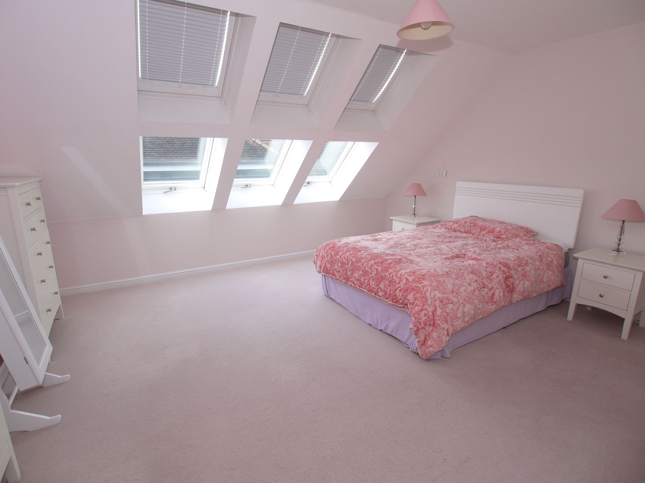 3 bedroom mid terraced house Sold in Sevenoaks - Photograph 4