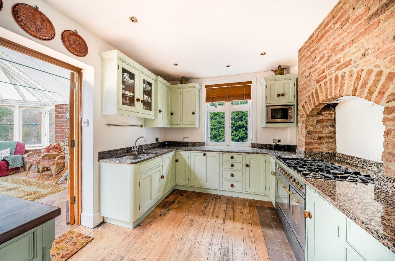 4 bedroom detached house Sold in Otford - Photograph 4