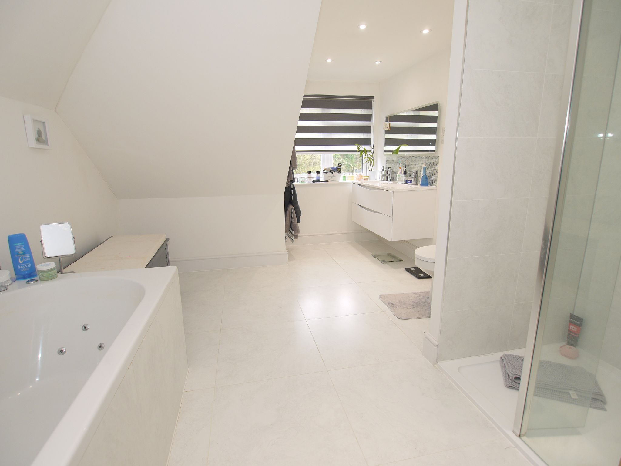 5 bedroom detached house Sold in Sevenoaks - Photograph 9
