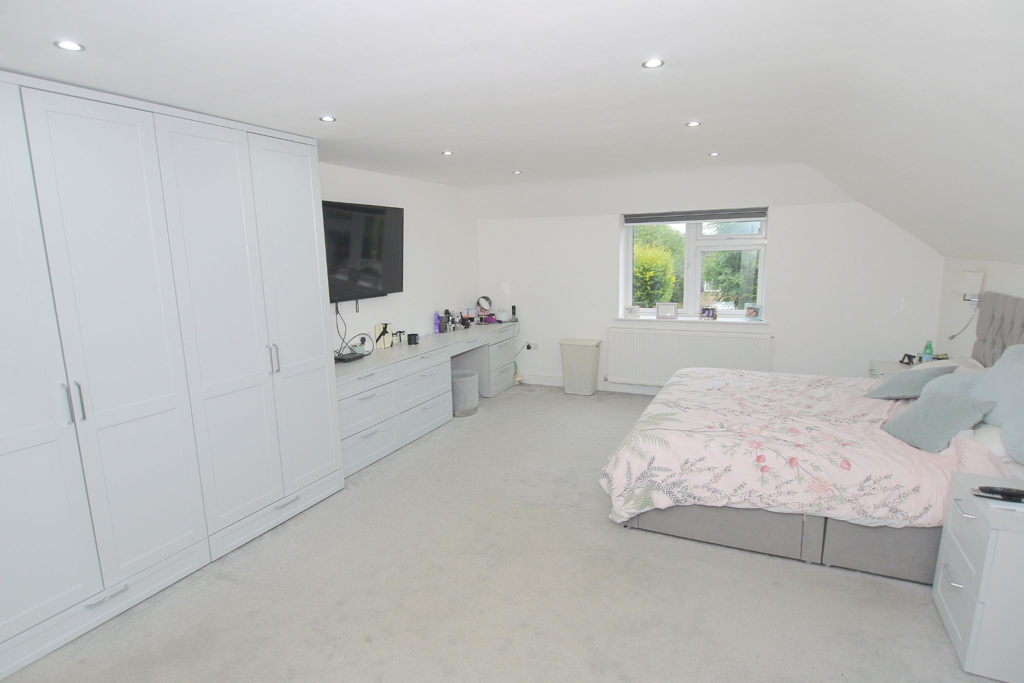 5 bedroom detached house Sold in Sevenoaks - Photograph 4