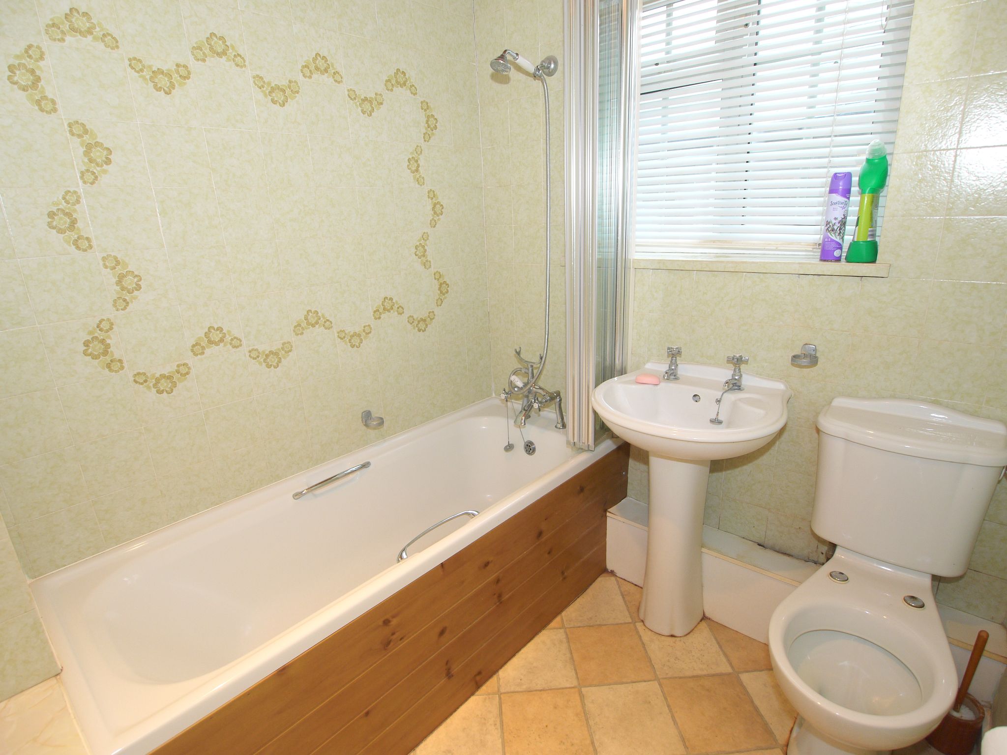 3 bedroom detached bungalow Sold in Sevenoaks - Photograph 8