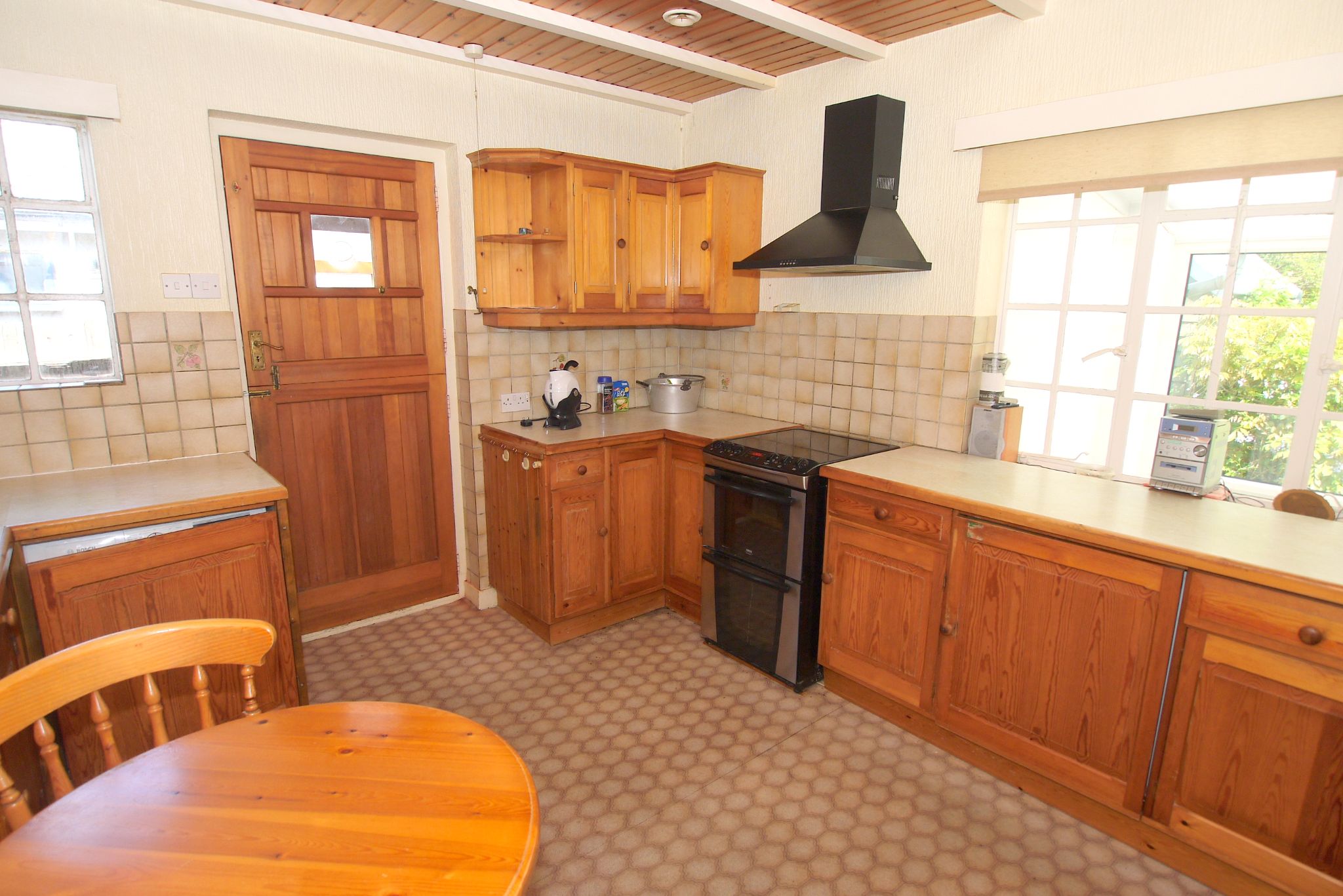 3 bedroom detached bungalow Sold in Sevenoaks - Photograph 3
