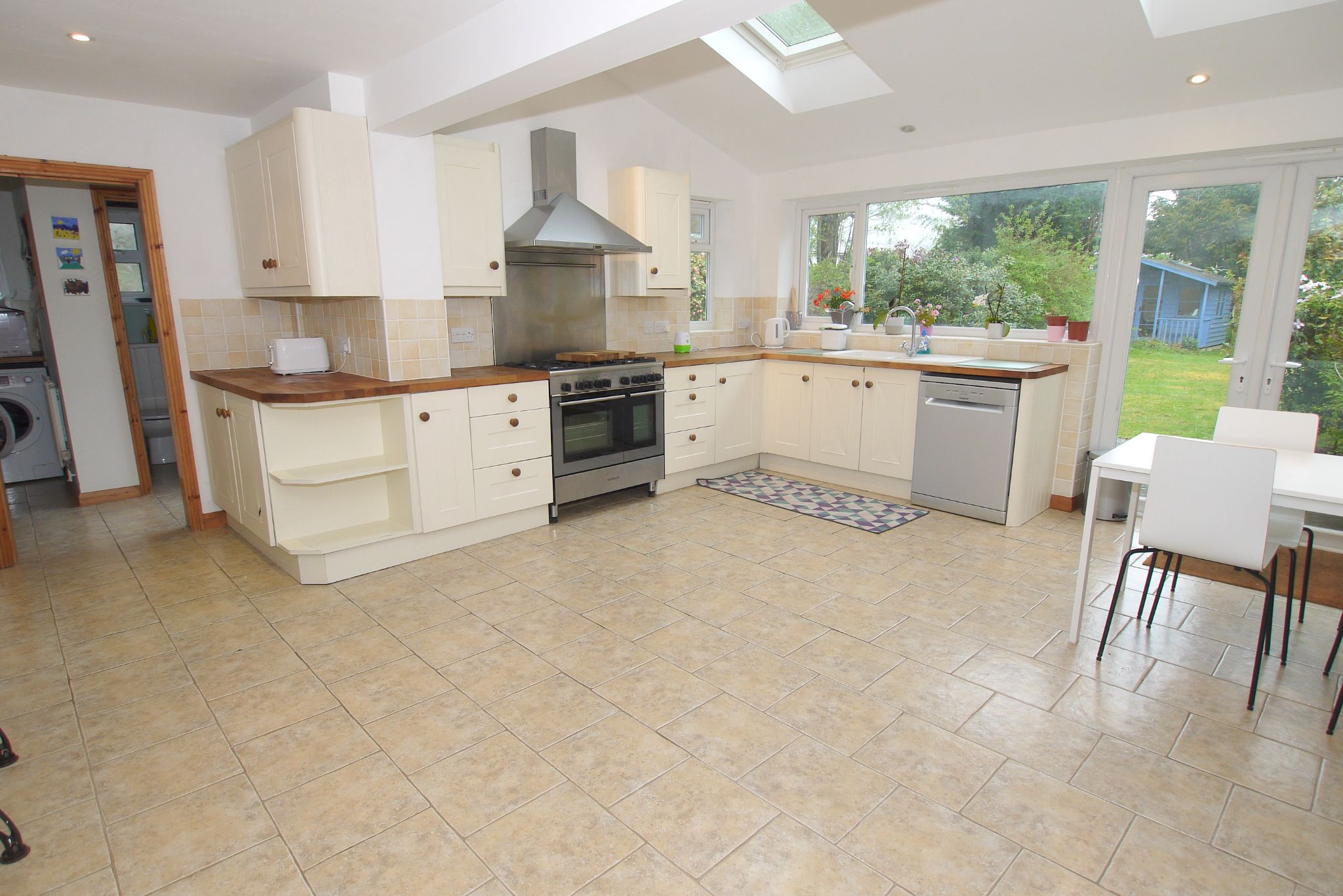 4 bedroom semi-detached house Sold in Sevenoaks - Photograph 11