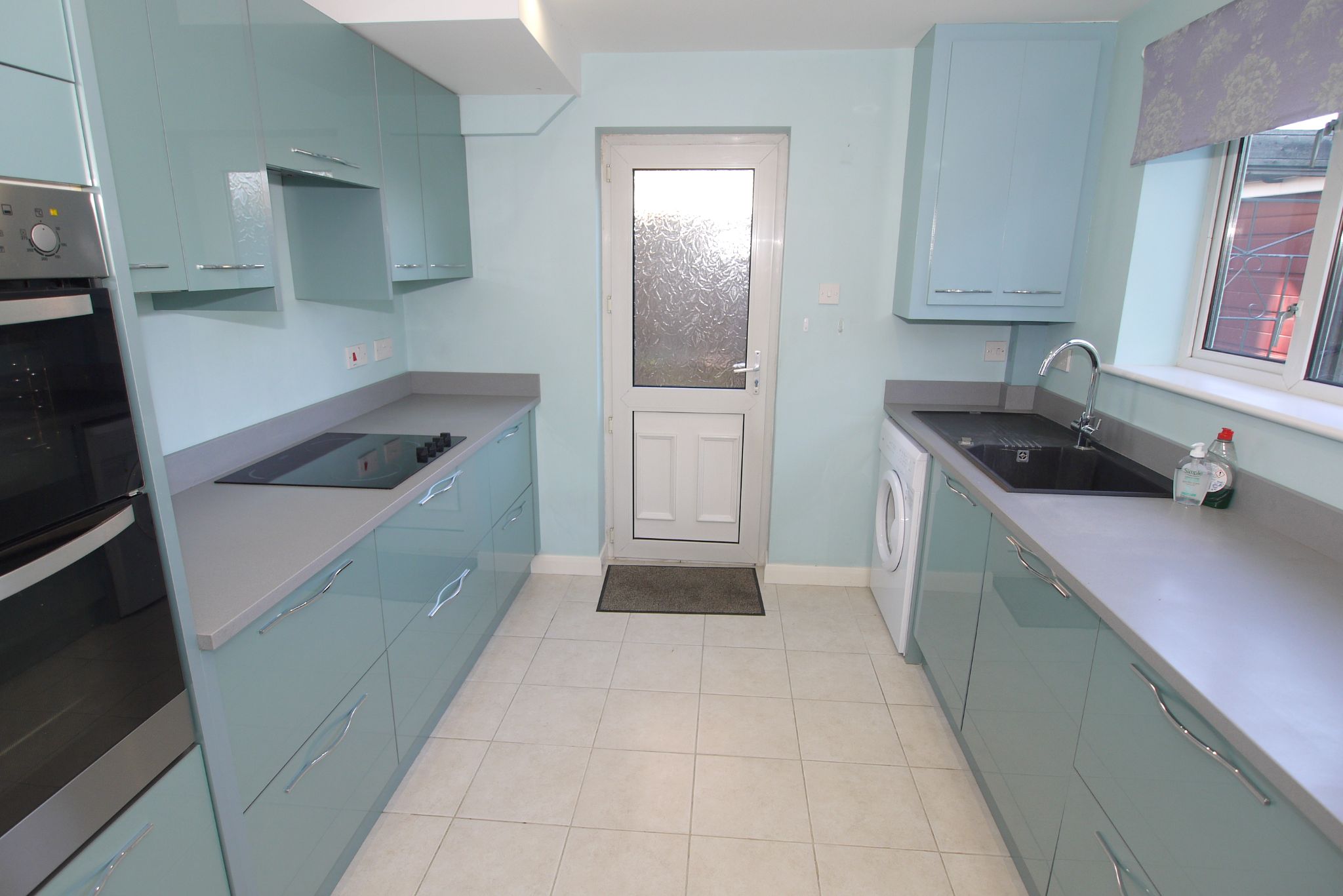 3 bedroom semi-detached house Sold in Sevenoaks - Photograph 2