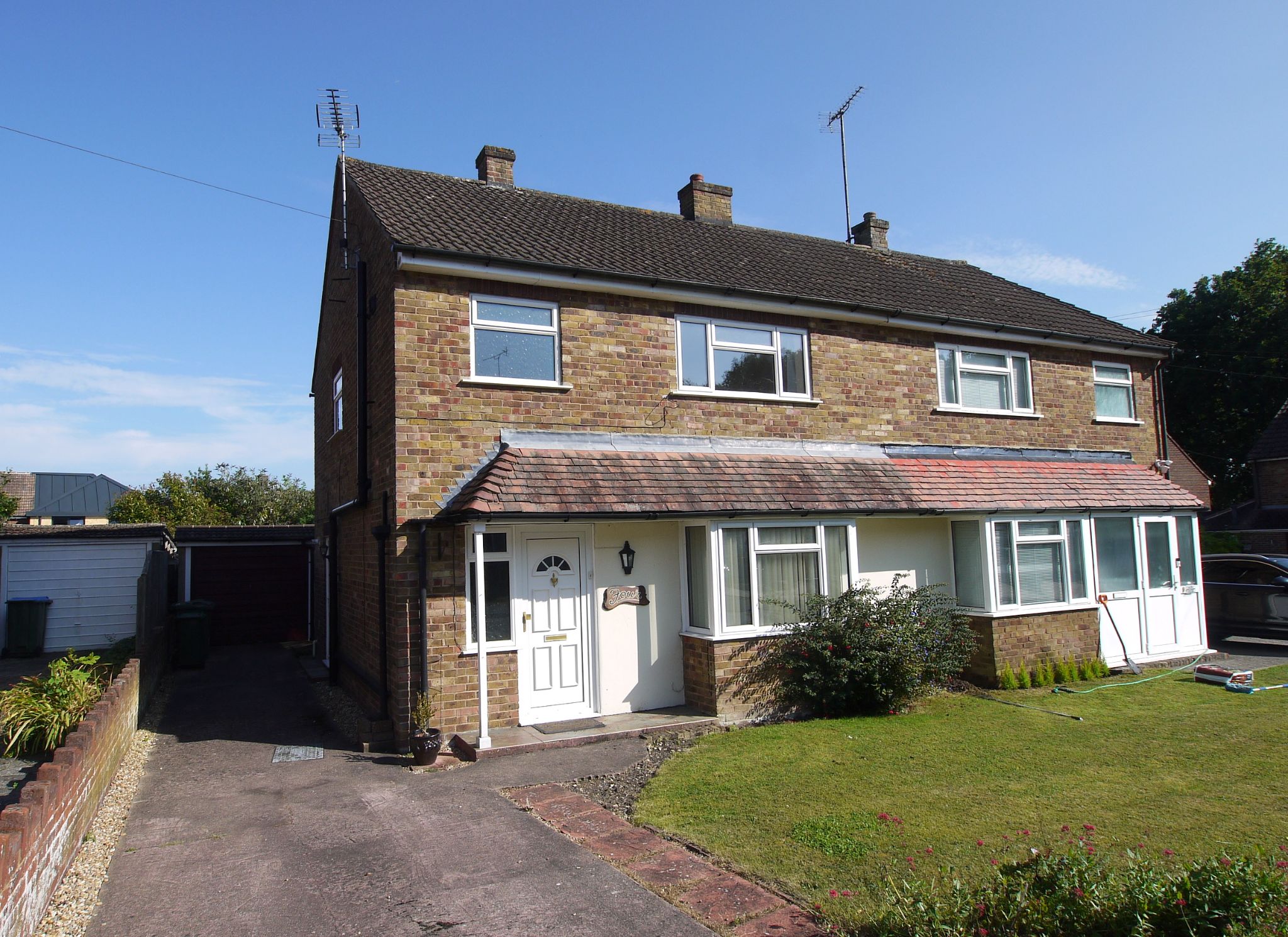 3 bedroom semi-detached house Sold in Sevenoaks - Photograph 1