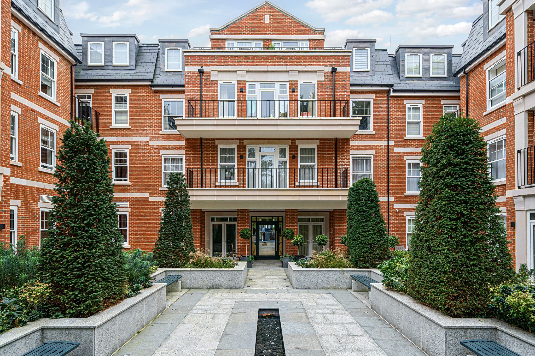 2 bedroom apartment Sold in Sevenoaks - Photograph 7