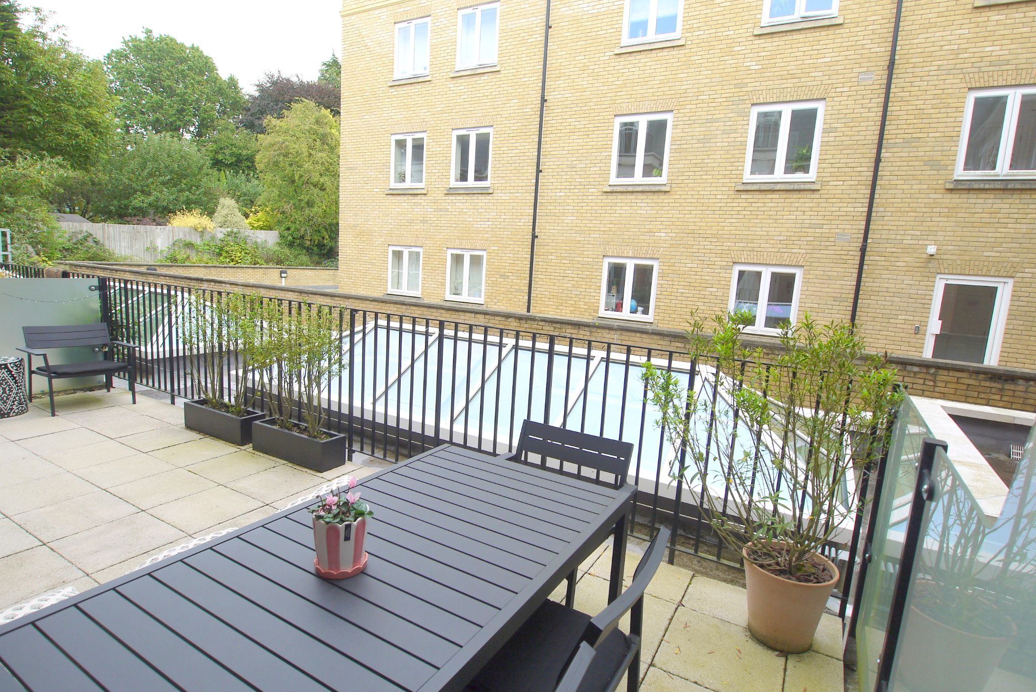 2 bedroom apartment Sold in Sevenoaks - Photograph 10