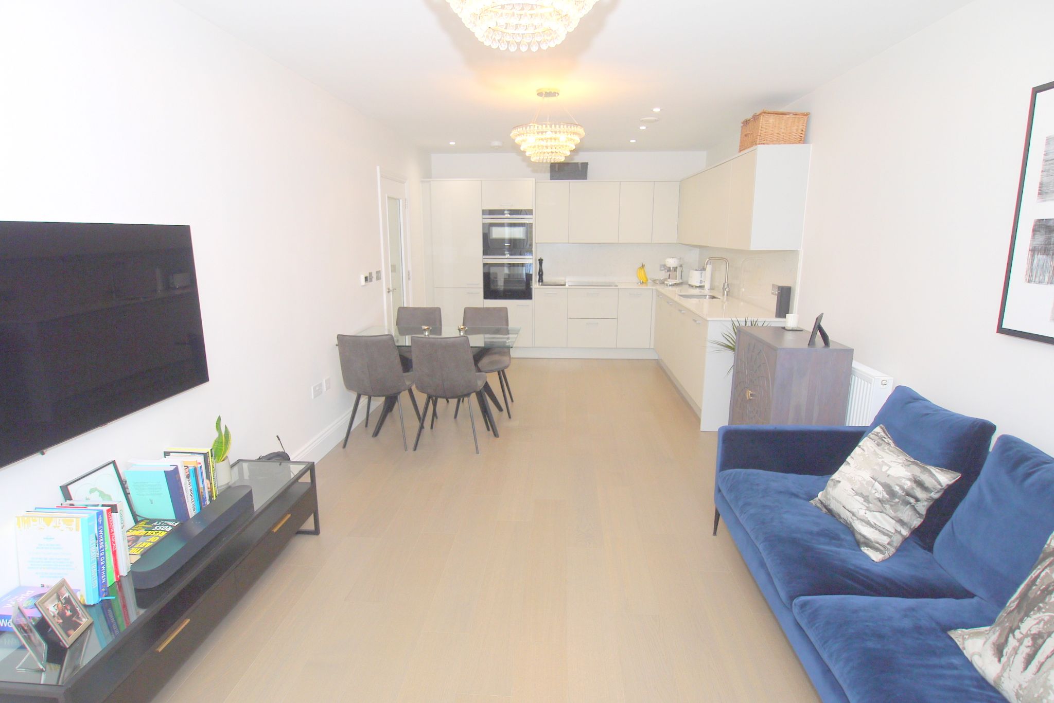 2 bedroom apartment Sold in Sevenoaks - Photograph 6