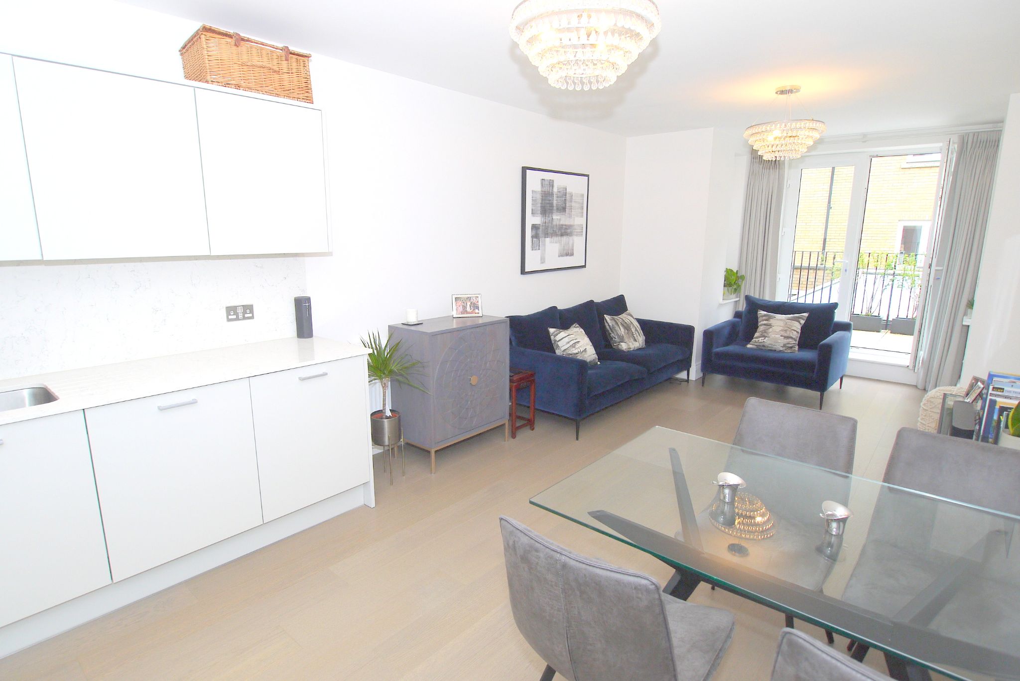 2 bedroom apartment Sold in Sevenoaks - Photograph 5