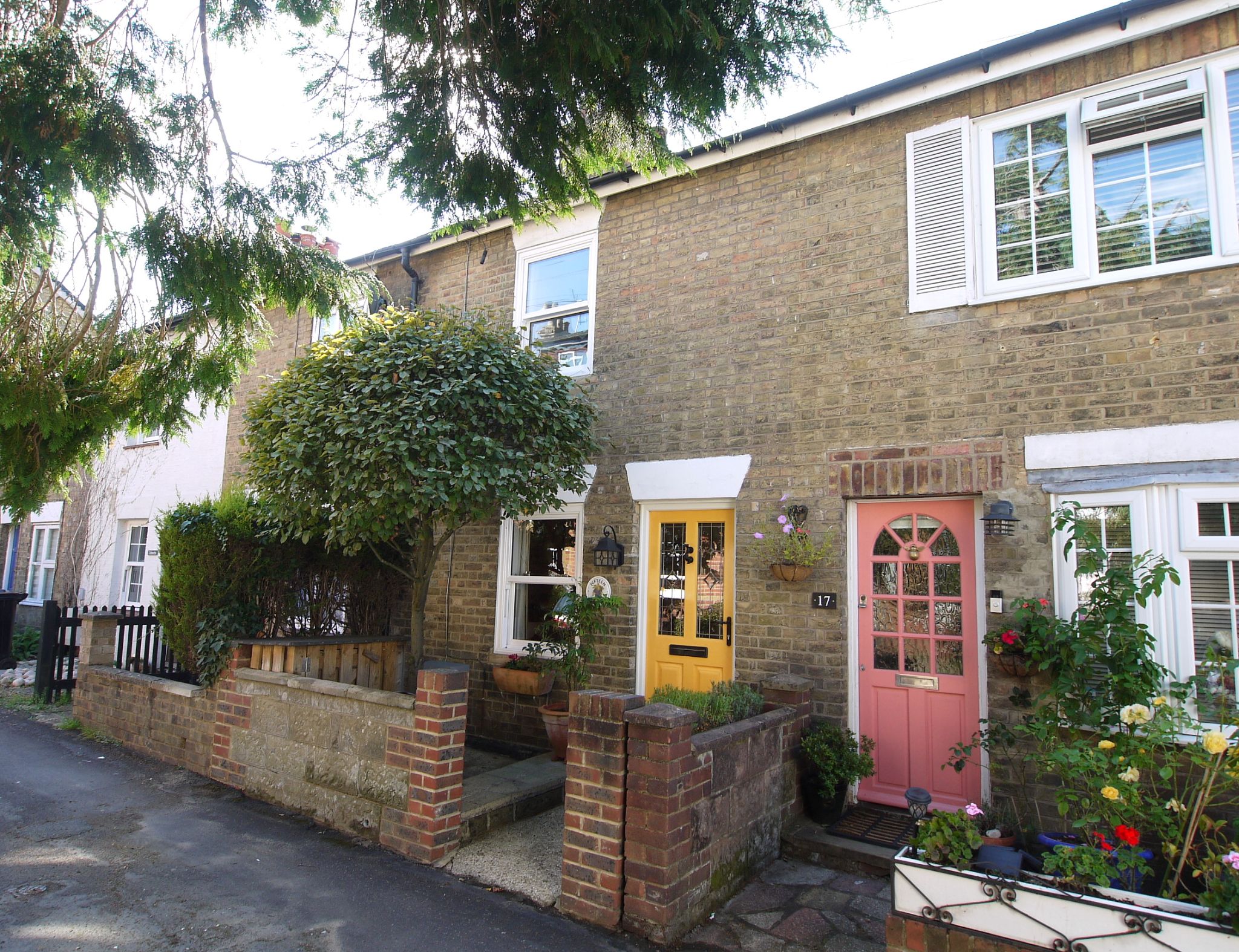 1 bedroom mid terraced house Sold in Sevenoaks - Photograph 1