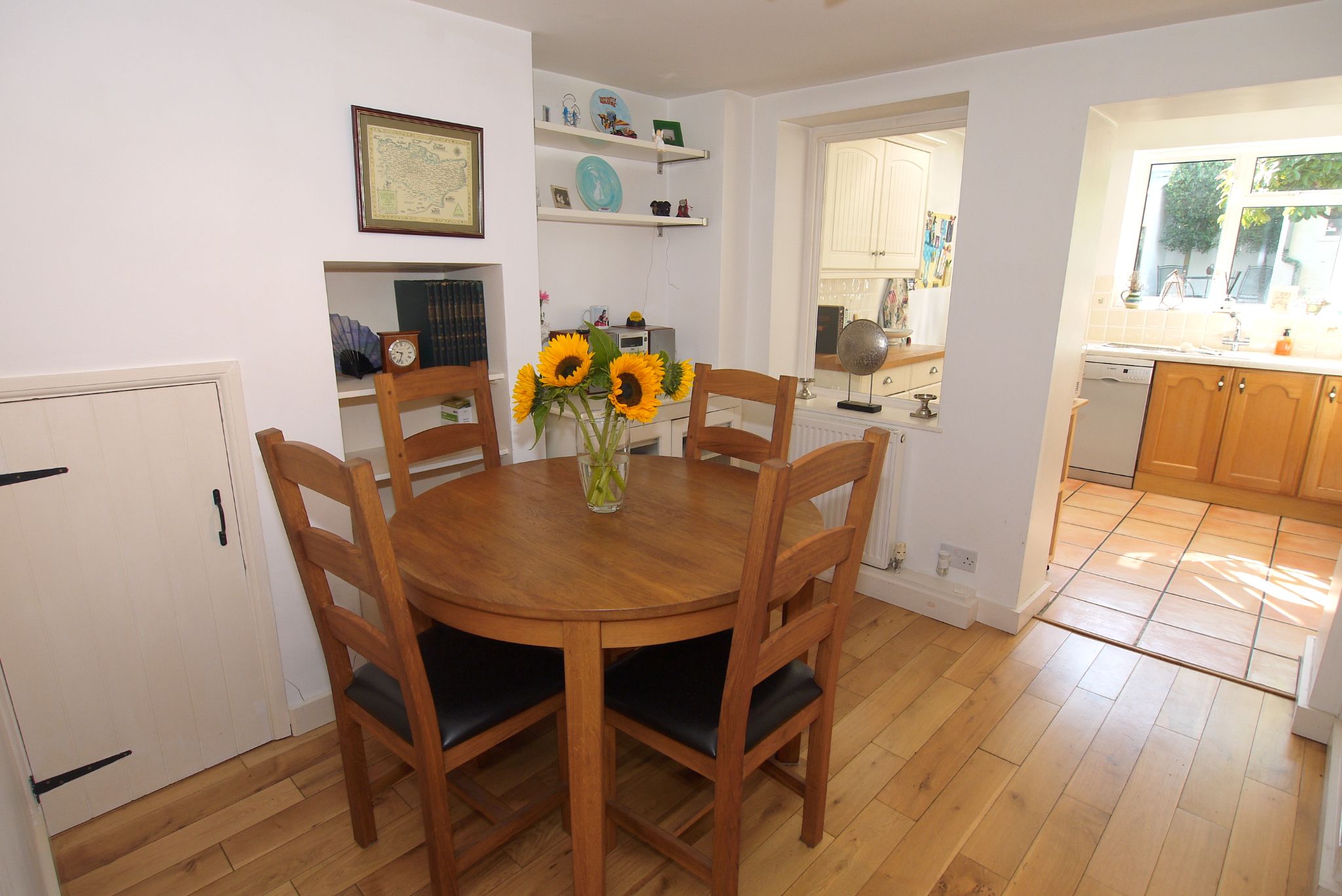 1 bedroom mid terraced house Sold in Sevenoaks - Photograph 6