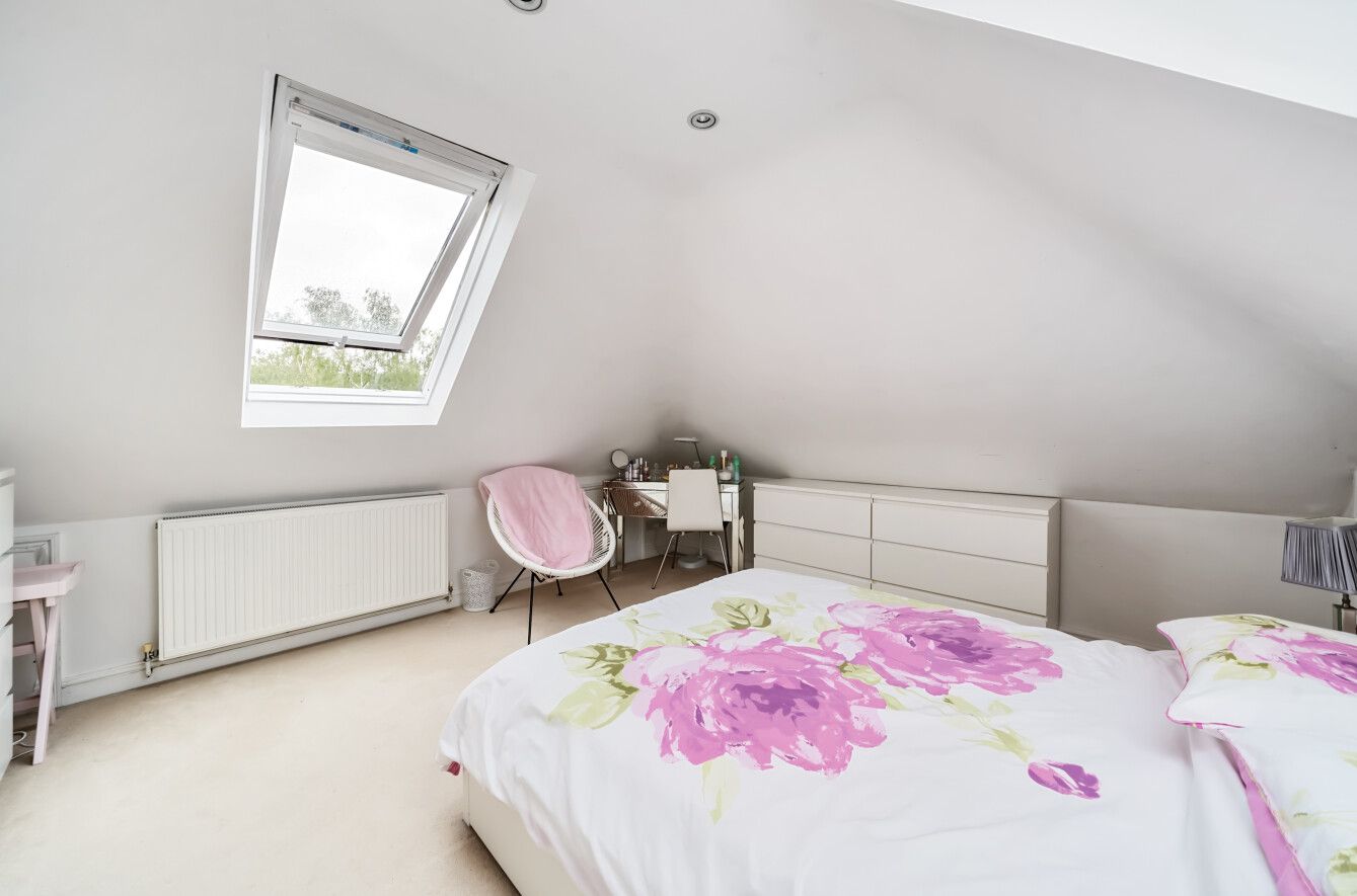 5 bedroom detached house SSTC in Weald - Photograph 8