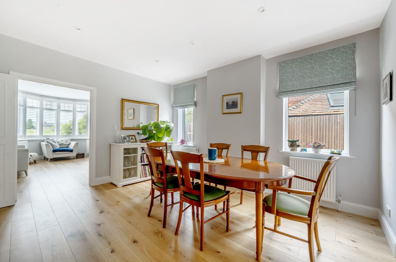 5 bedroom detached house Sold in Sevenoaks - Photograph 3