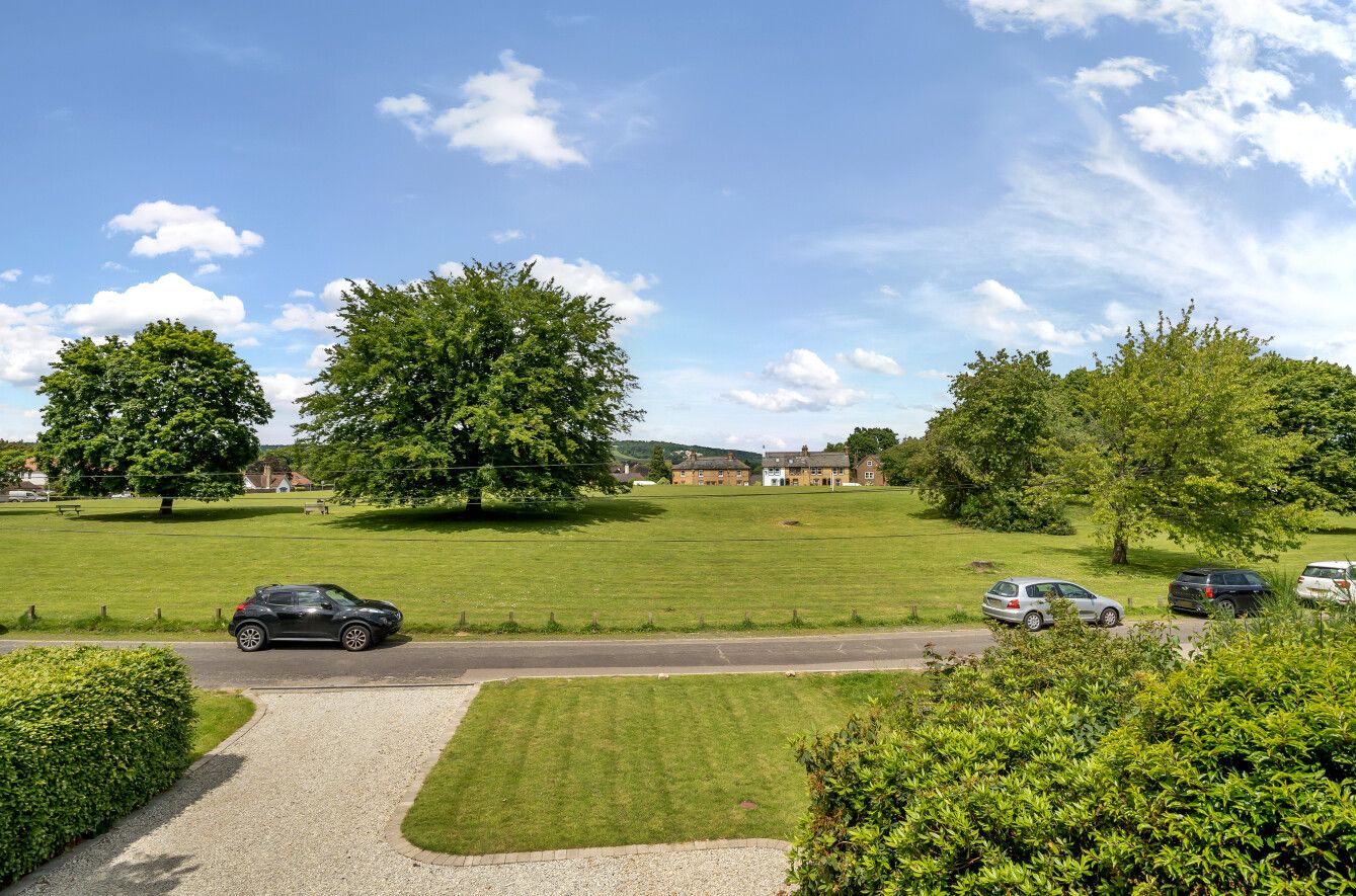 5 bedroom detached house Sold in Sevenoaks - Photograph 22