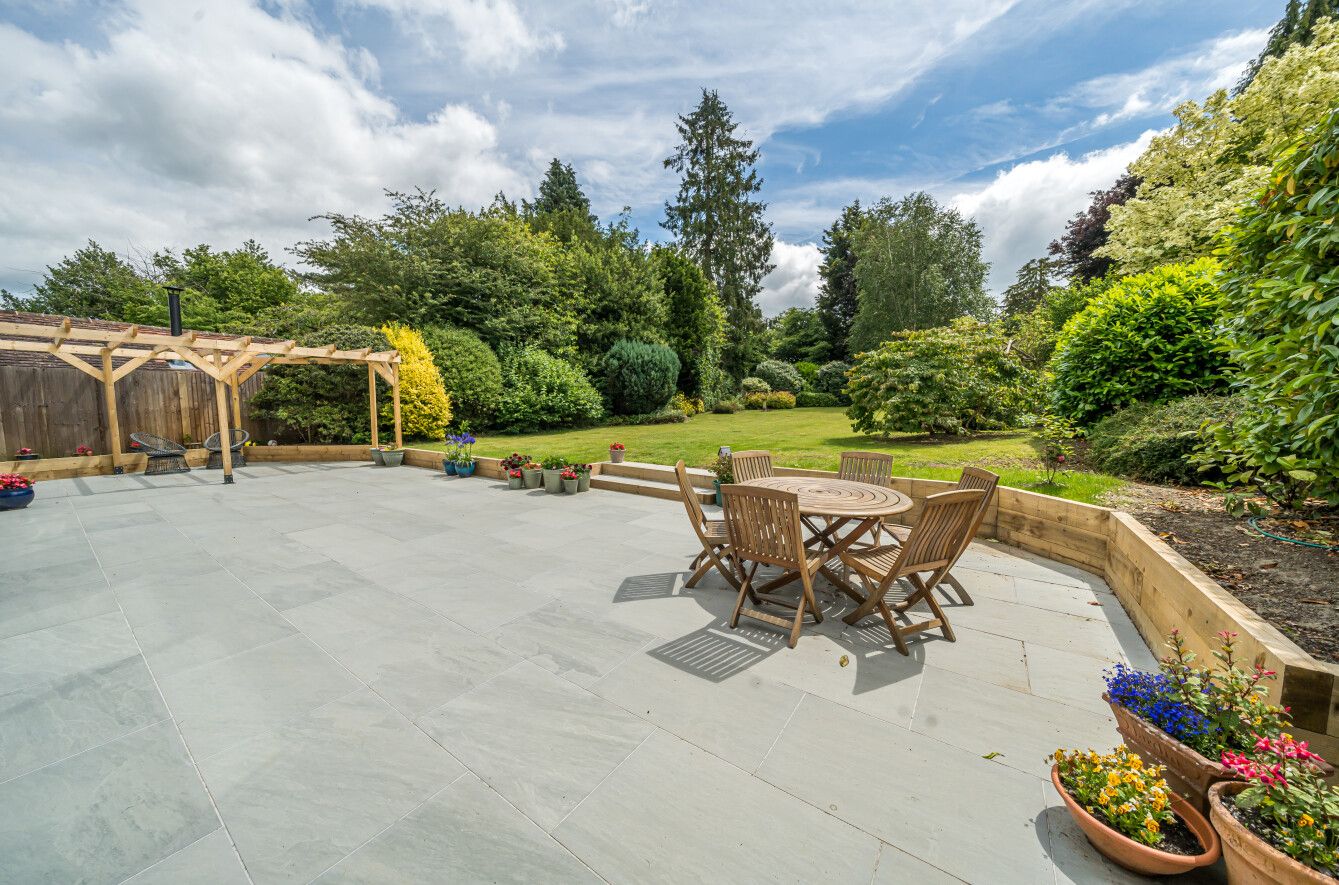 5 bedroom detached house Sold in Sevenoaks - Photograph 10
