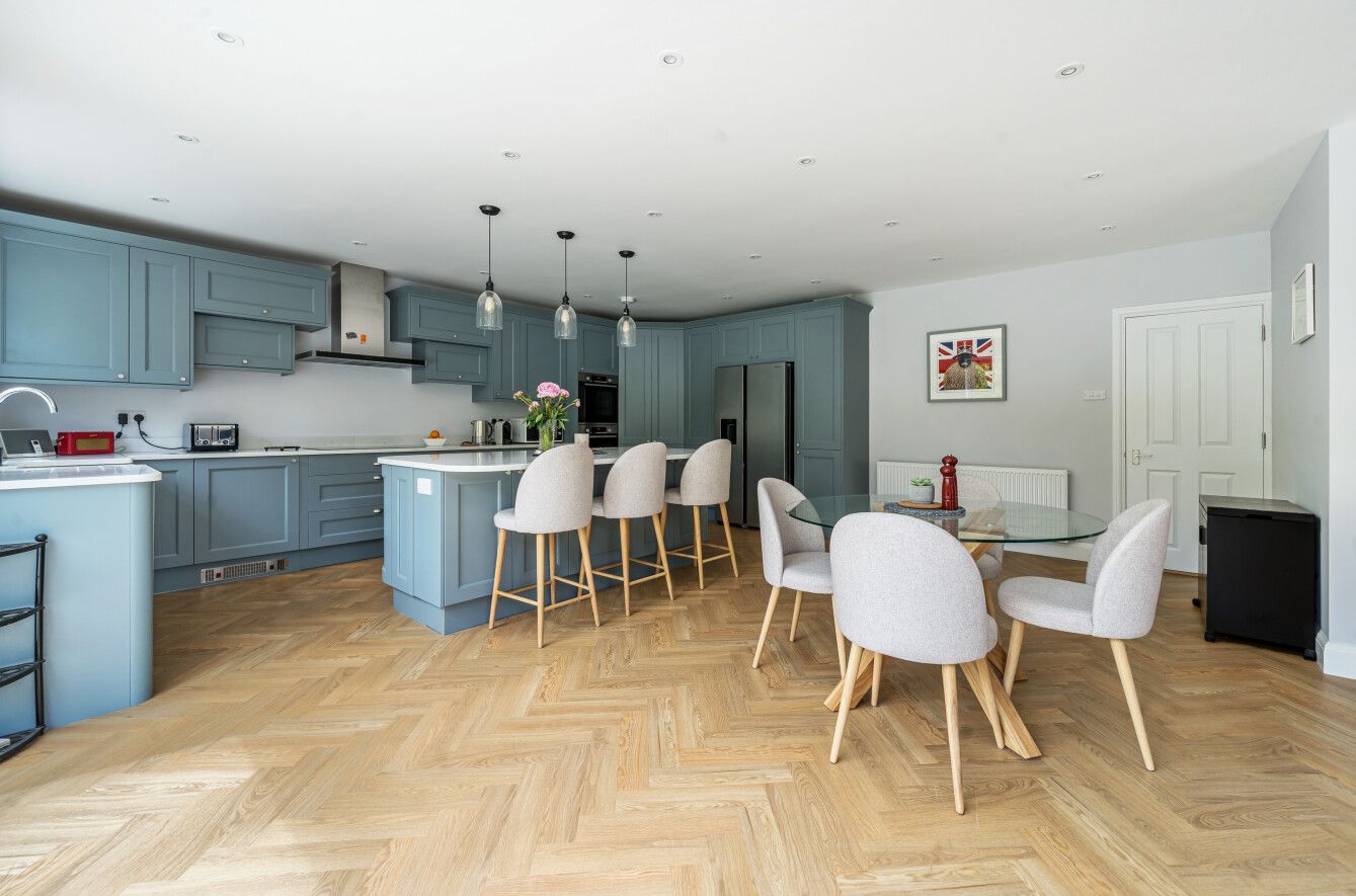 5 bedroom detached house Sold in Sevenoaks - Photograph 5