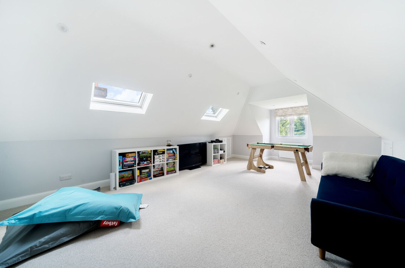 5 bedroom detached house Sold in Sevenoaks - Photograph 13