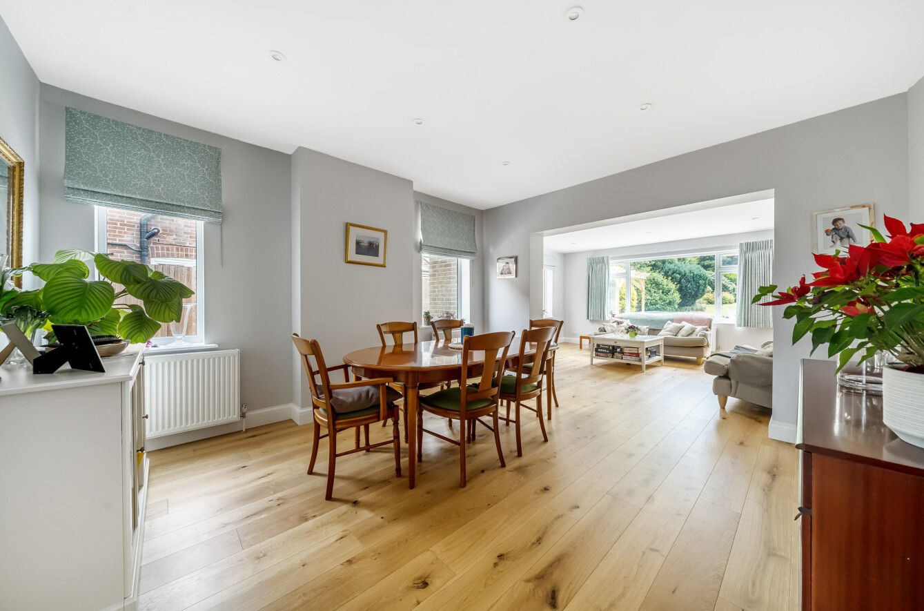 5 bedroom detached house Sold in Sevenoaks - Photograph 11