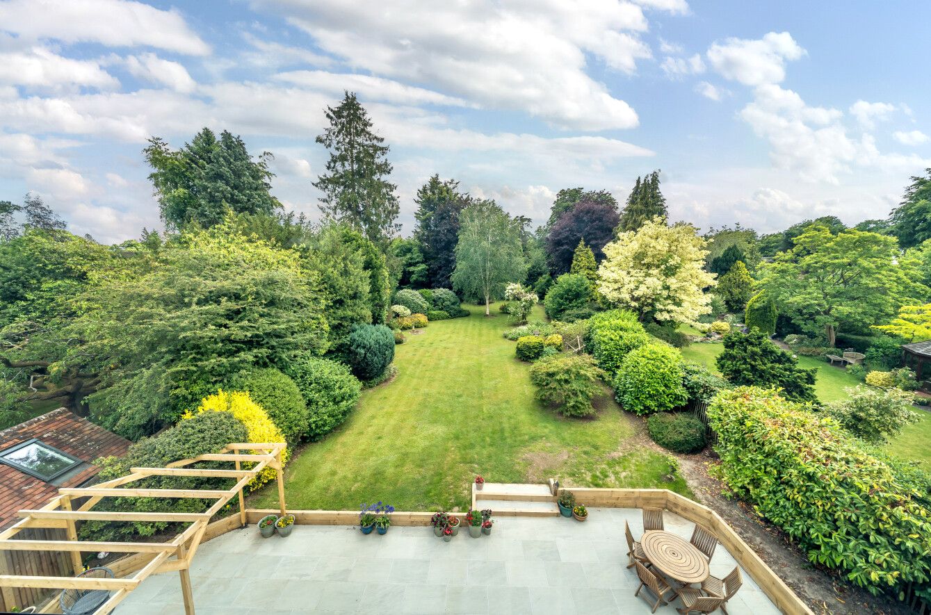 5 bedroom detached house Sold in Sevenoaks - Photograph 23