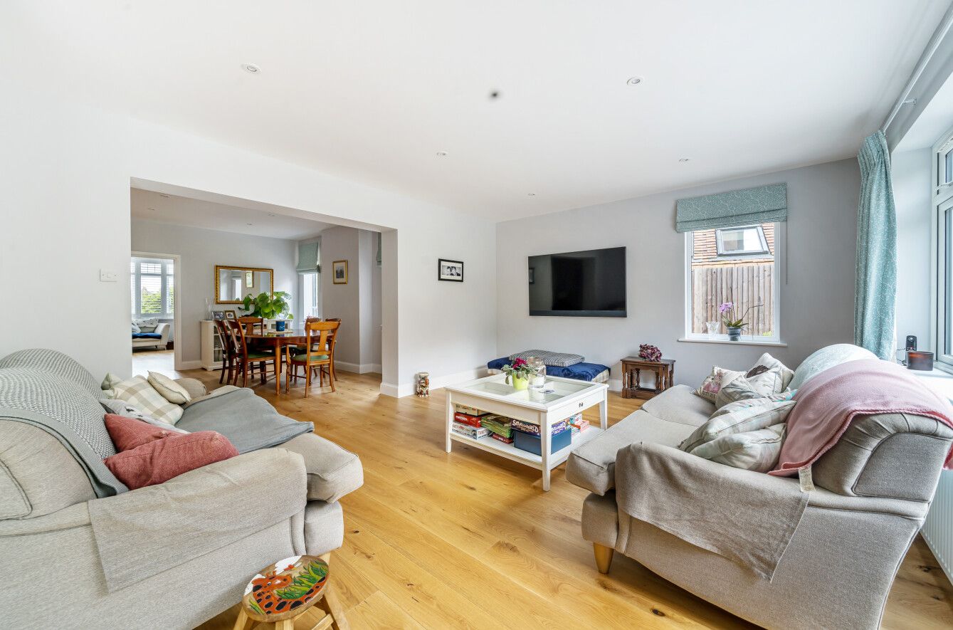 5 bedroom detached house Sold in Sevenoaks - Photograph 2