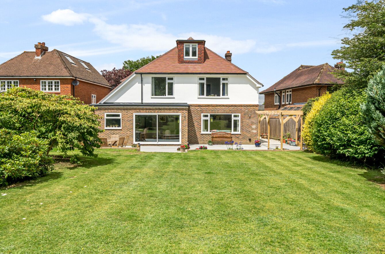 5 bedroom detached house Sold in Sevenoaks - Photograph 9