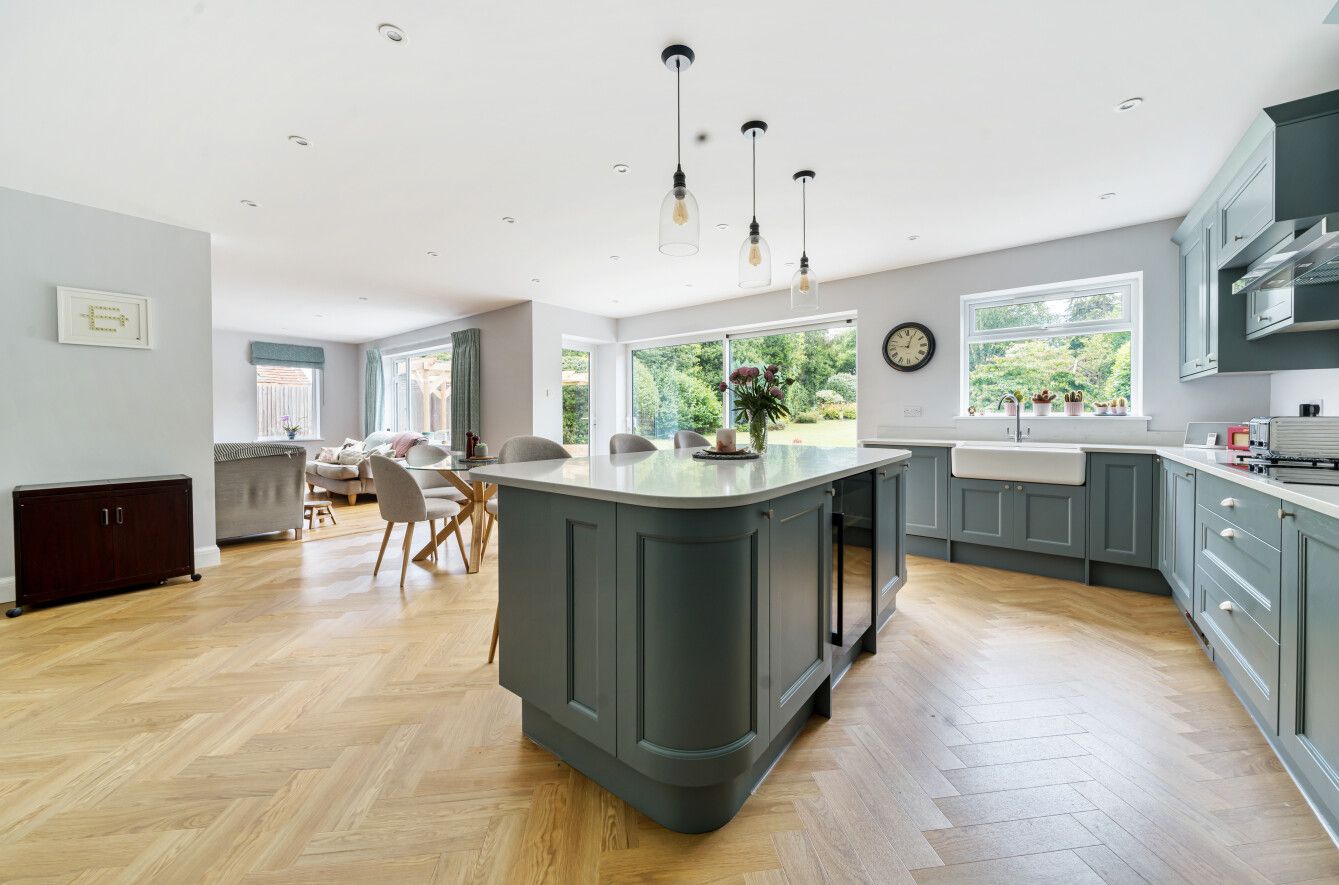 5 bedroom detached house Sold in Sevenoaks - Photograph 4