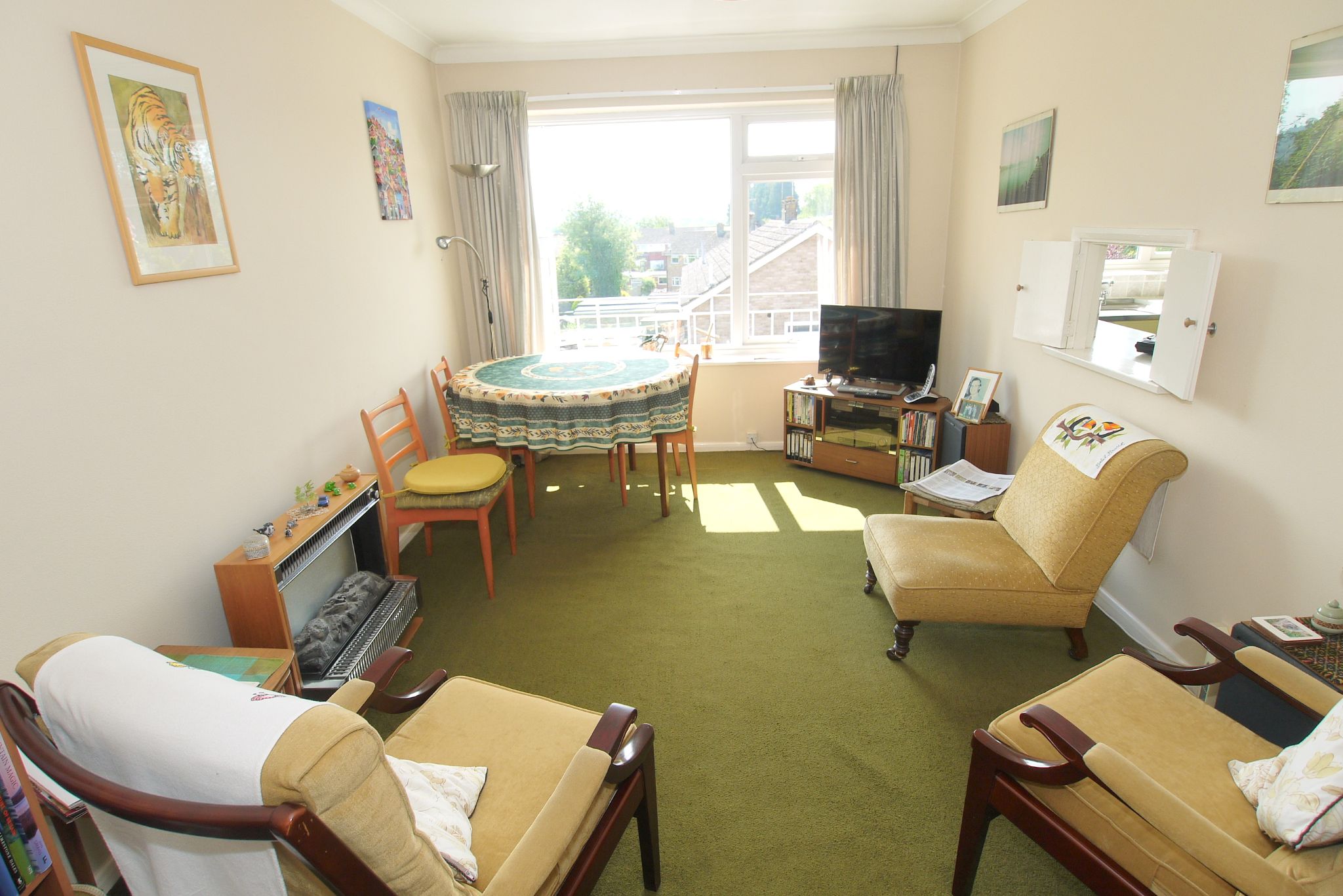 2 bedroom apartment Sold in Sevenoaks - Photograph 2