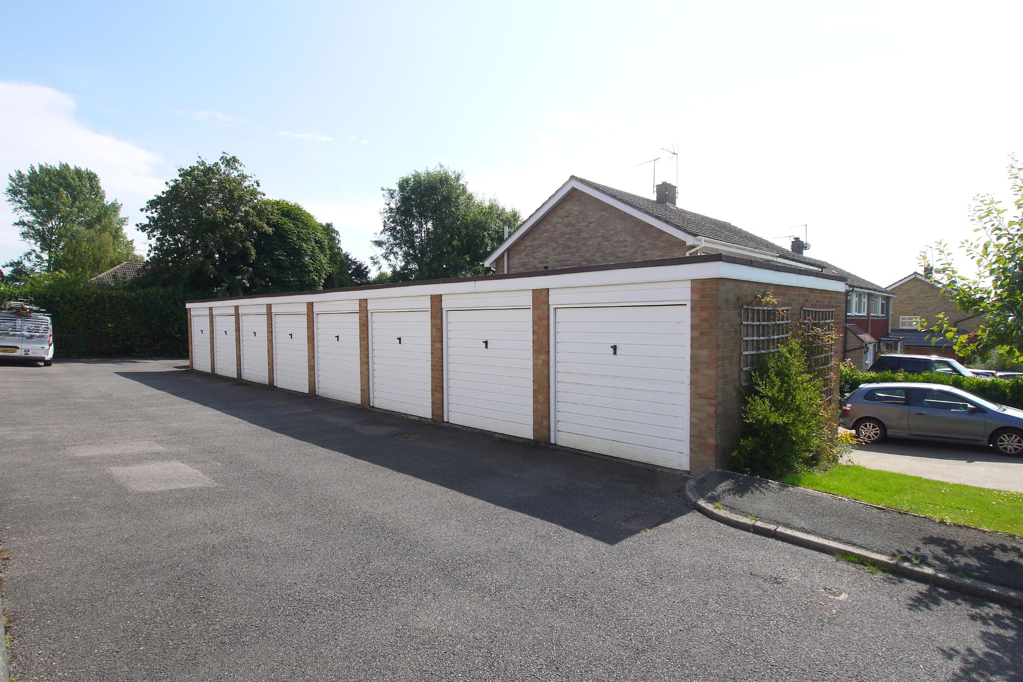 2 bedroom apartment Sold in Sevenoaks - Photograph 6