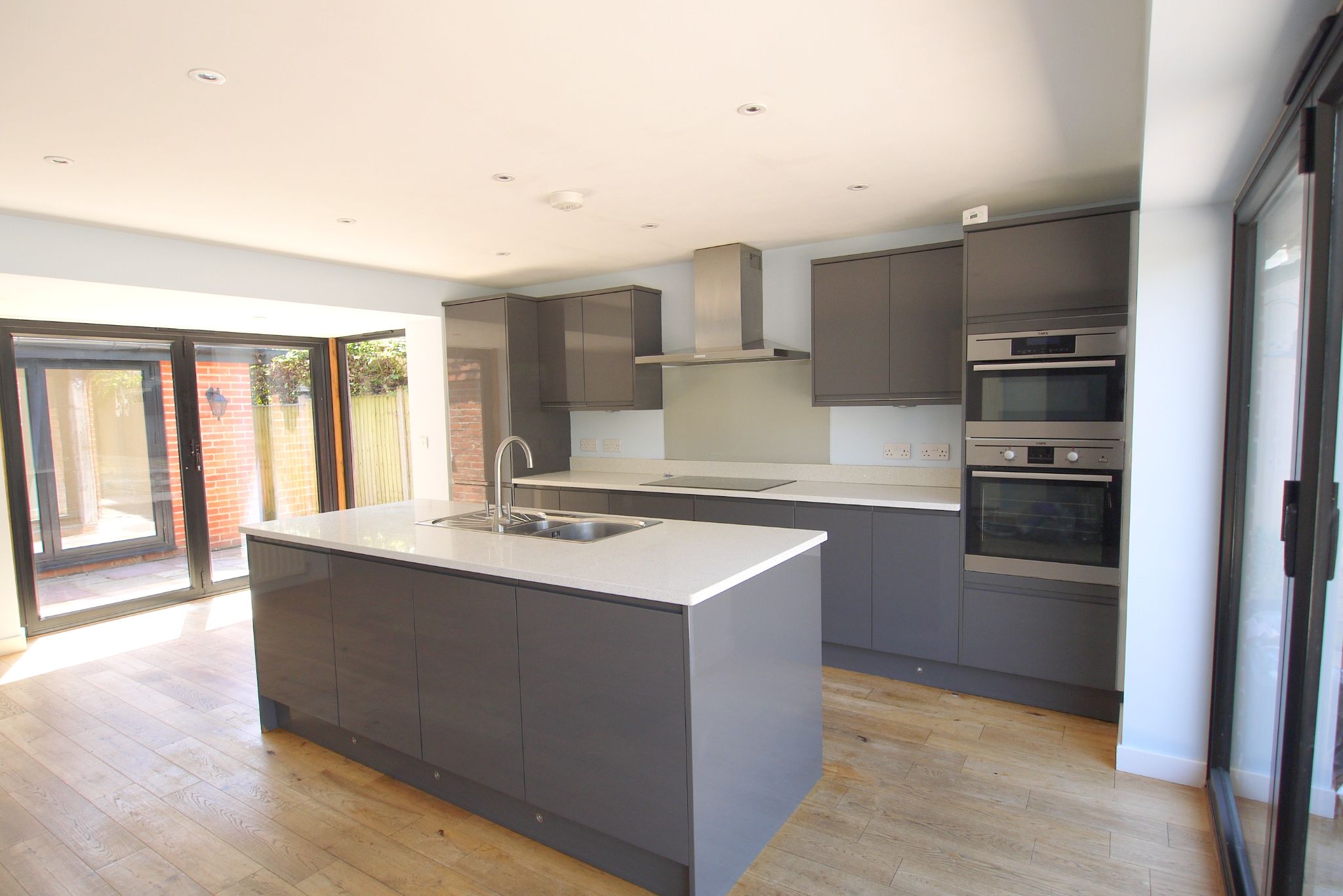 3 bedroom semi-detached house Sold in Sevenoaks - Photograph 2