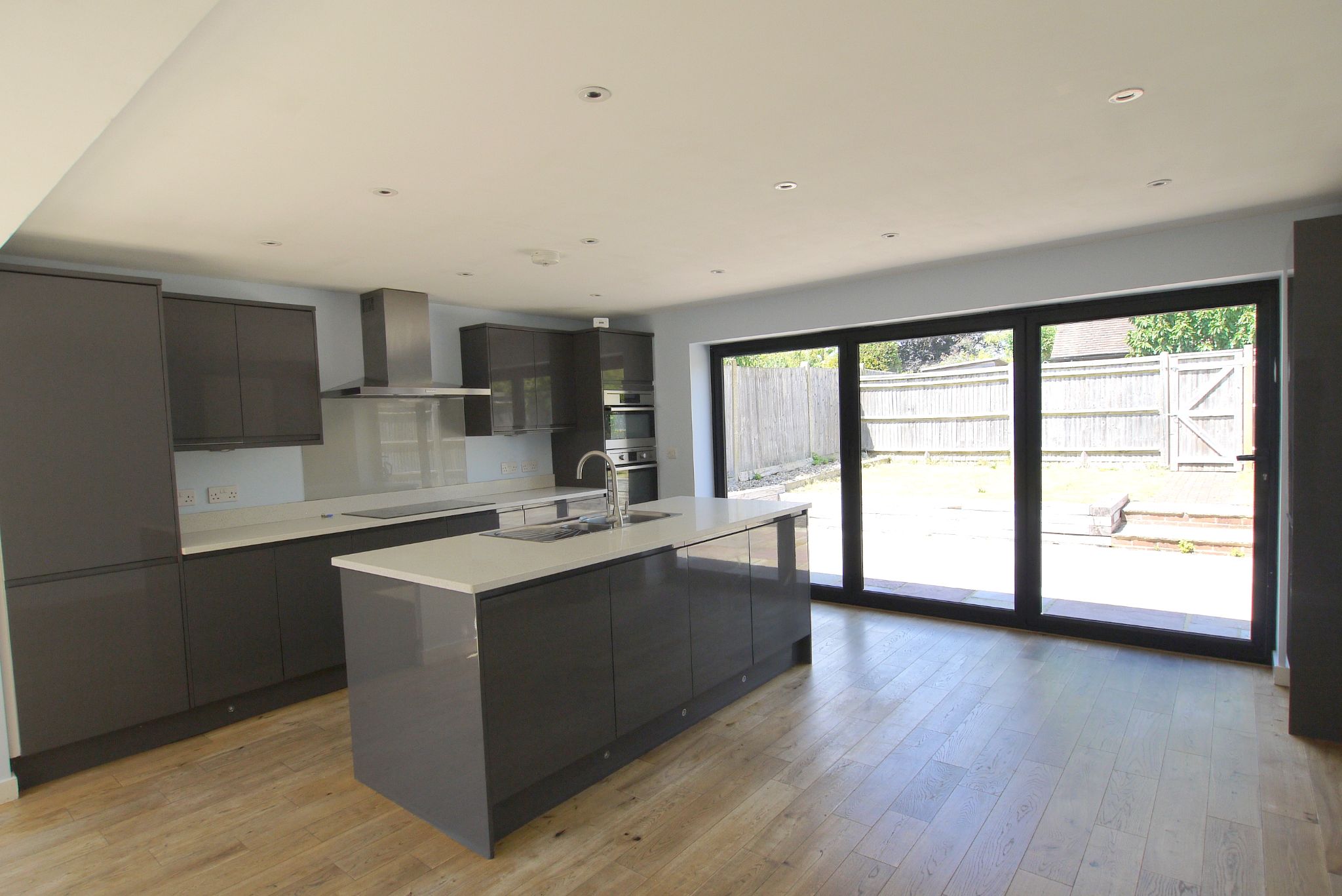 3 bedroom semi-detached house Sold in Sevenoaks - Photograph 3