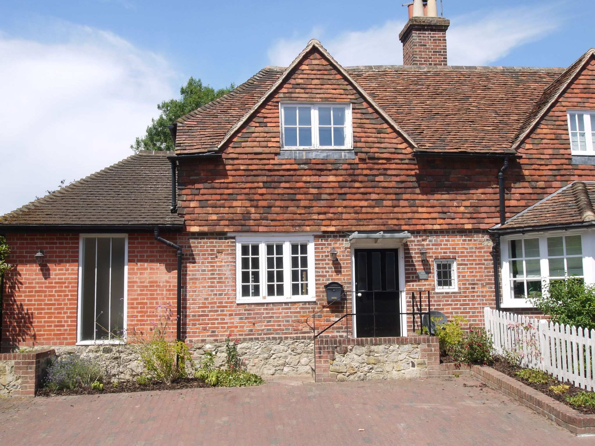 3 bedroom semi-detached house Sold in Sevenoaks - Photograph 1