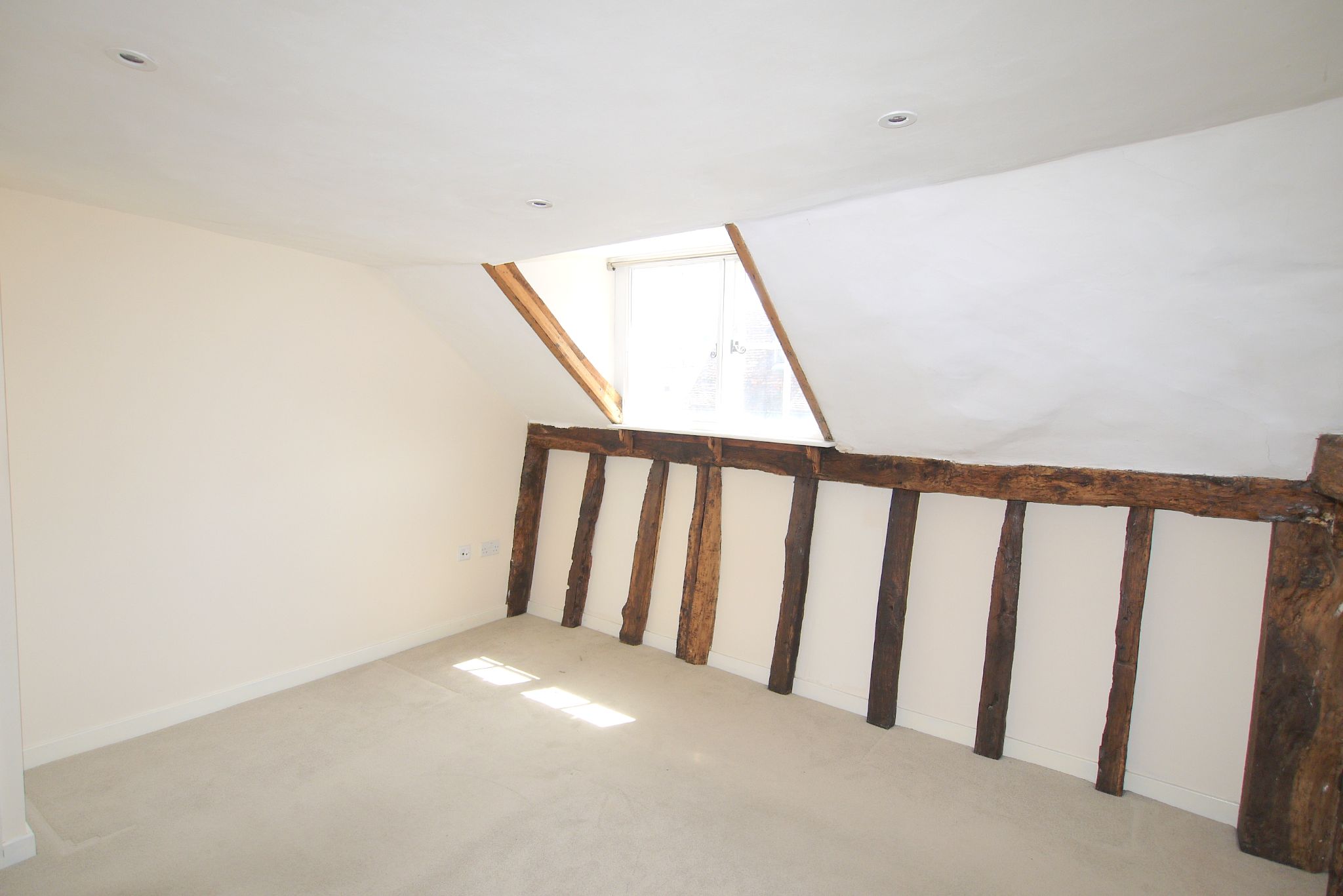3 bedroom semi-detached house Sold in Sevenoaks - Photograph 9