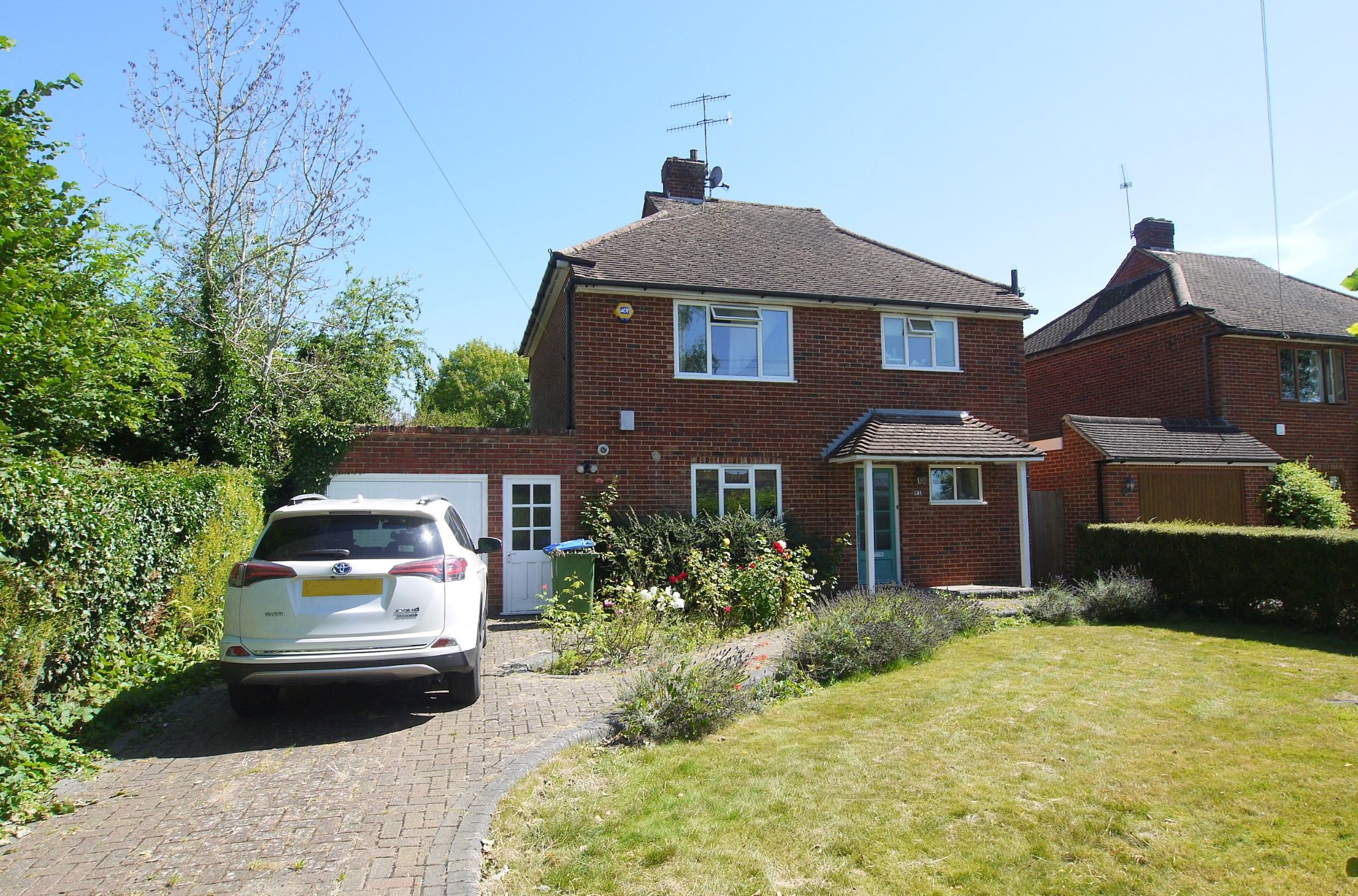 3 bedroom detached house Sold in Sevenoaks - Photograph 1