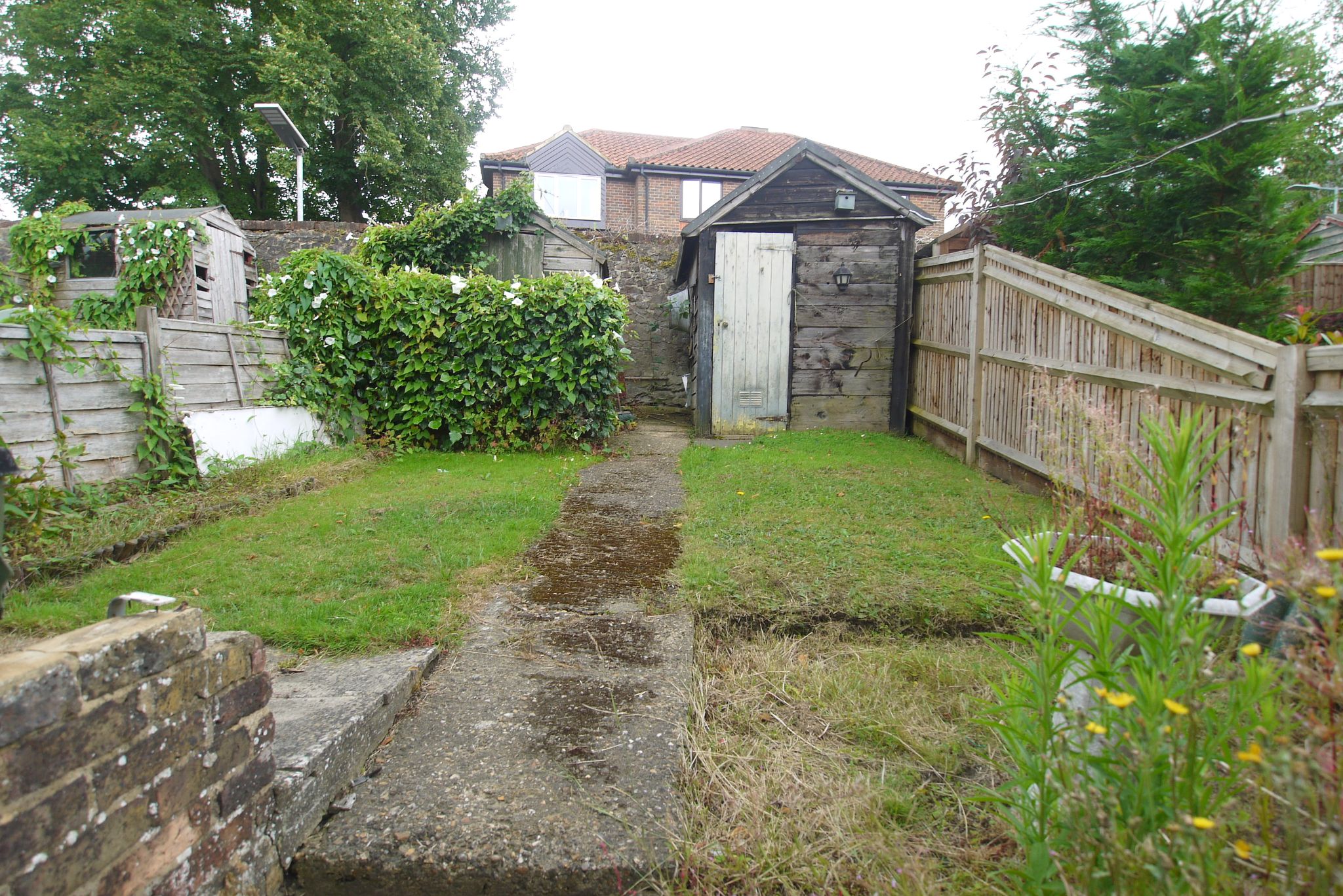 2 bedroom end terraced house Sold in Sevenoaks - Photograph 10