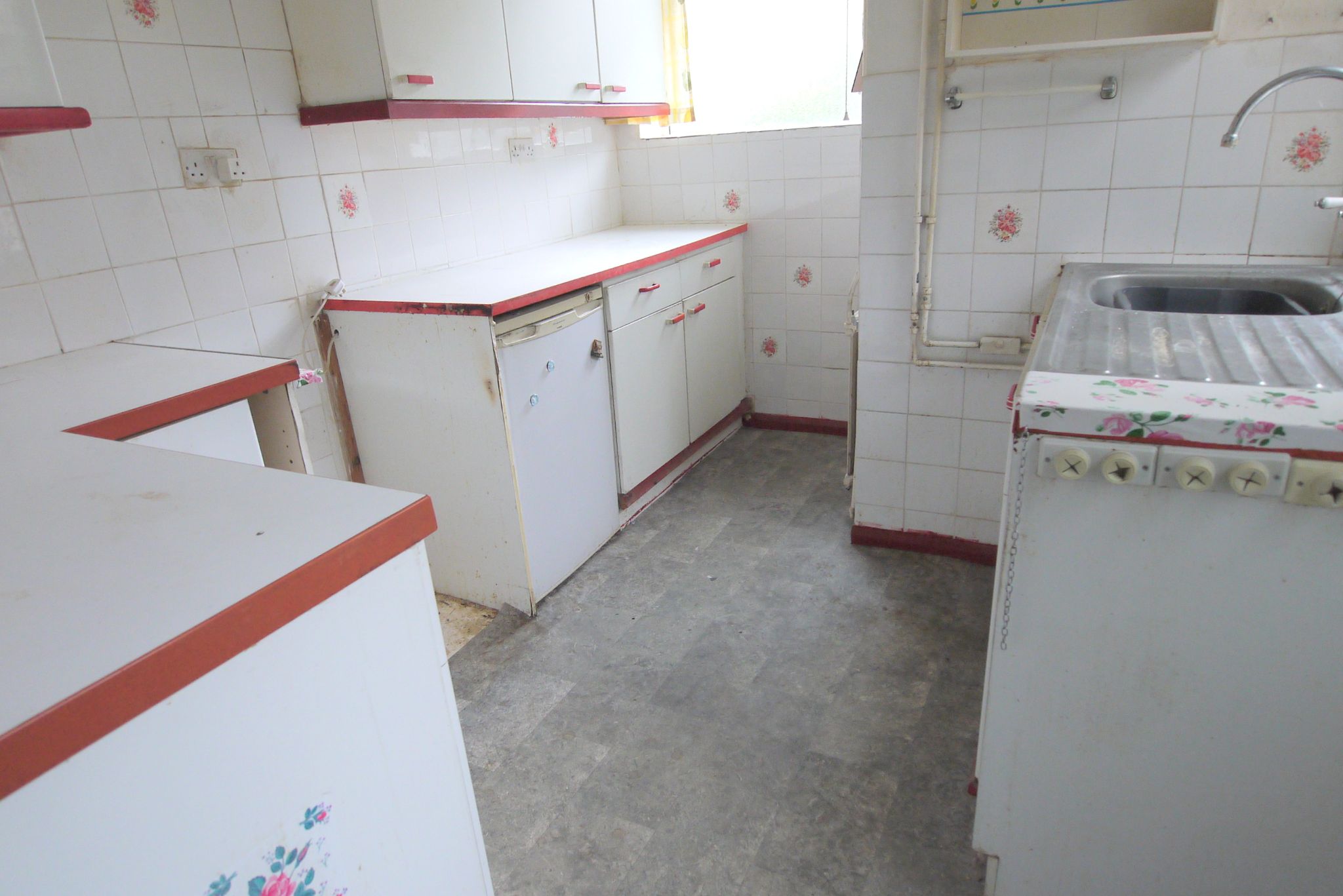 2 bedroom end terraced house Sold in Sevenoaks - Photograph 8