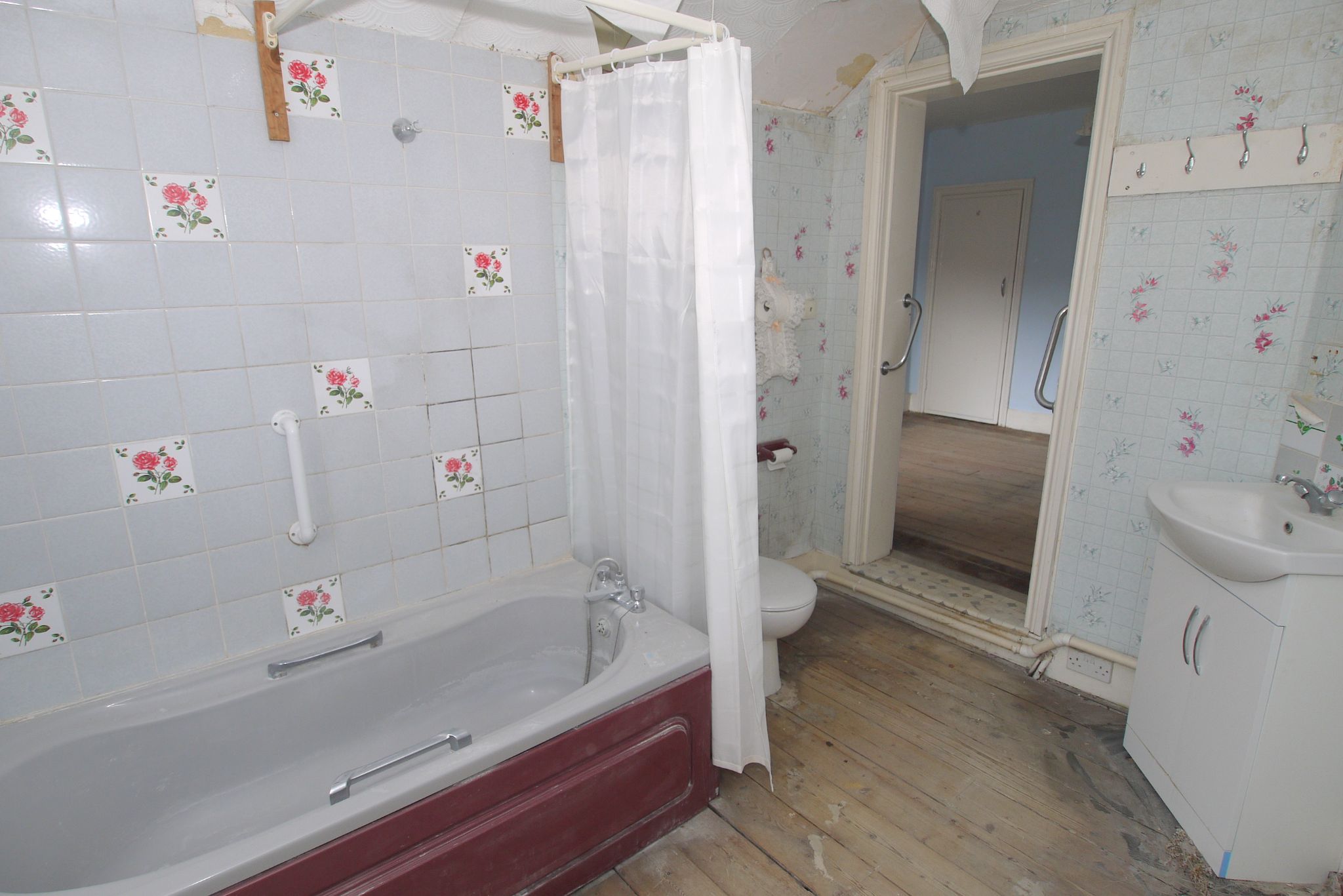2 bedroom end terraced house Sold in Sevenoaks - Photograph 5