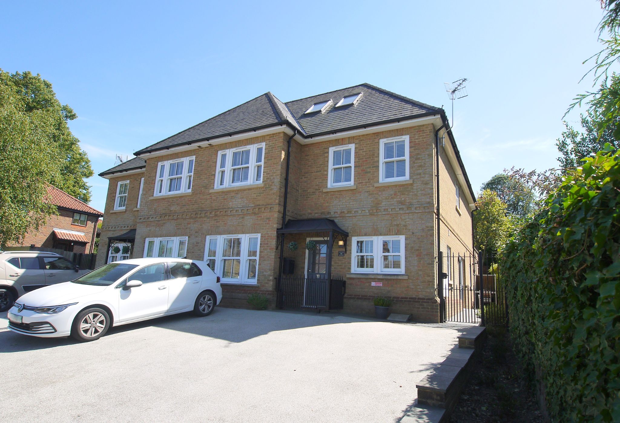 5 bedroom semi-detached house Let in Sevenoaks - Photograph 1