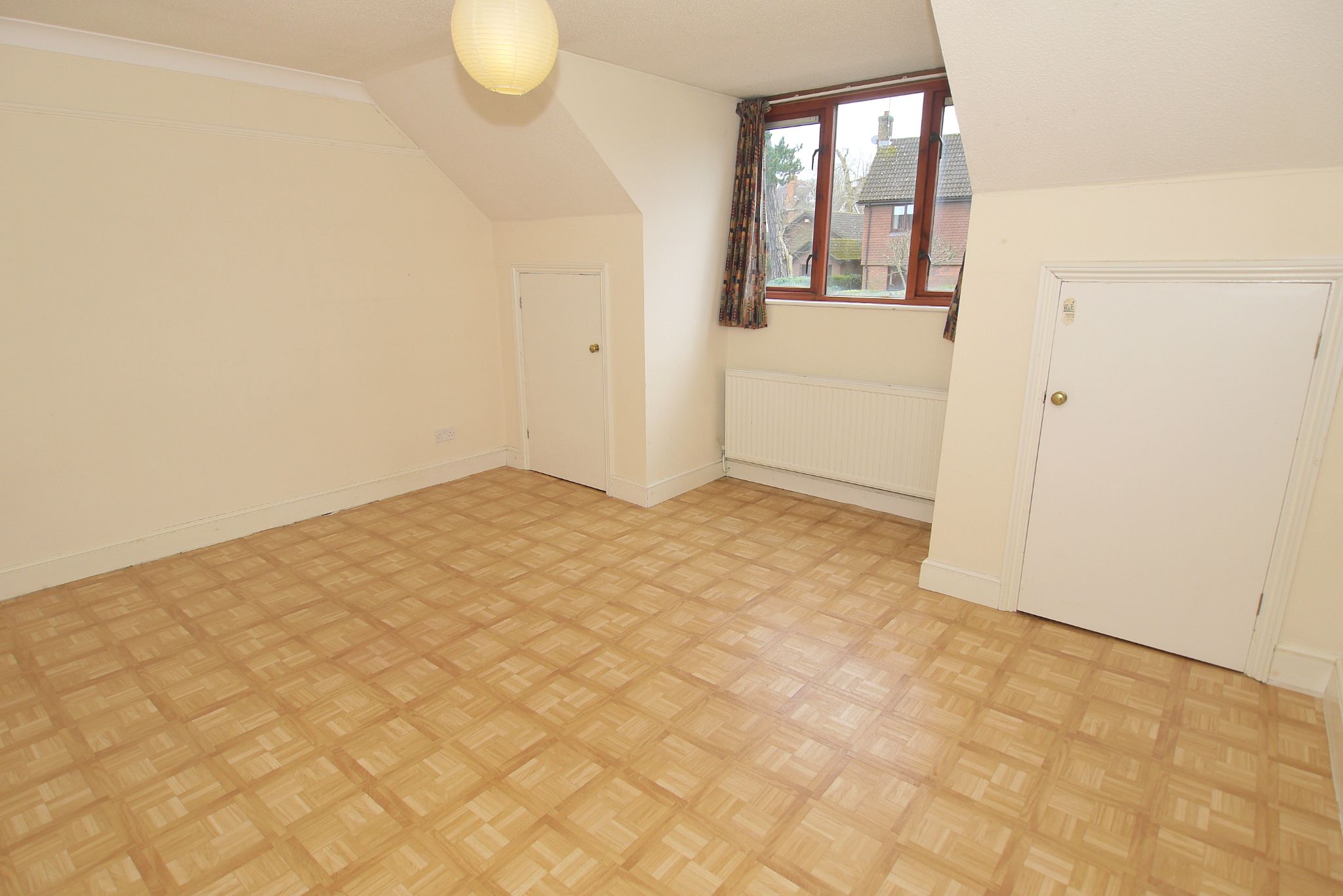 4 bedroom detached house Sold in Sevenoaks - Photograph 5