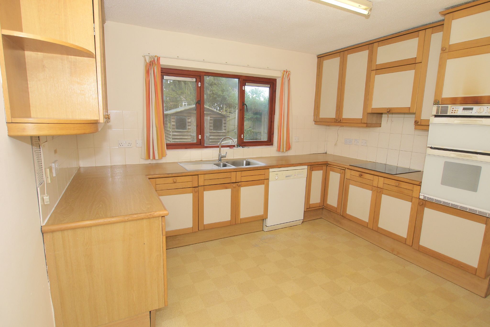 4 bedroom detached house Sold in Sevenoaks - Photograph 9
