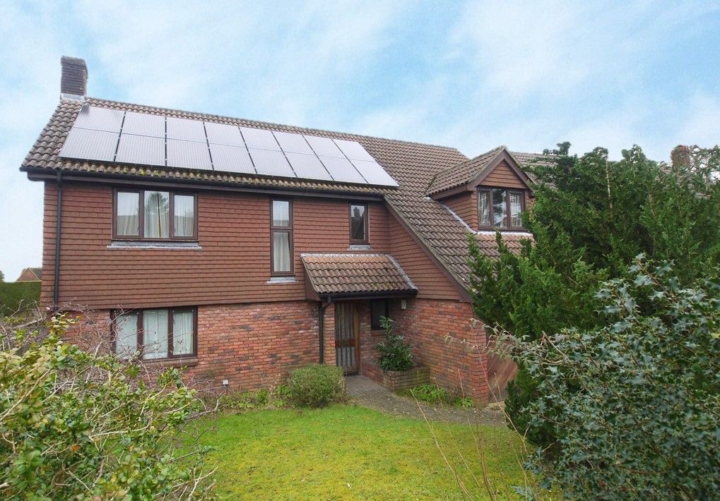 4 bedroom detached house Sold in Sevenoaks - Photograph 1