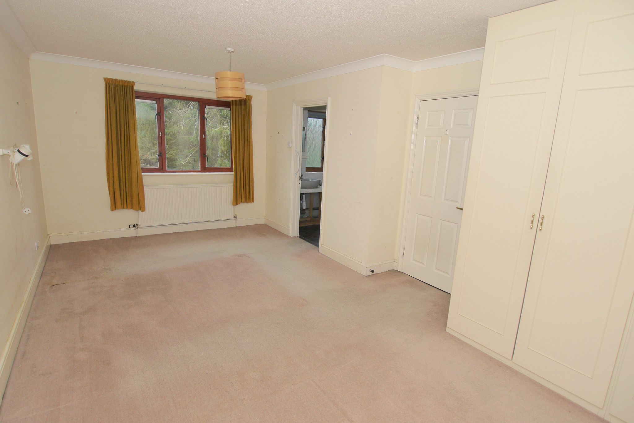 4 bedroom detached house Sold in Sevenoaks - Photograph 2
