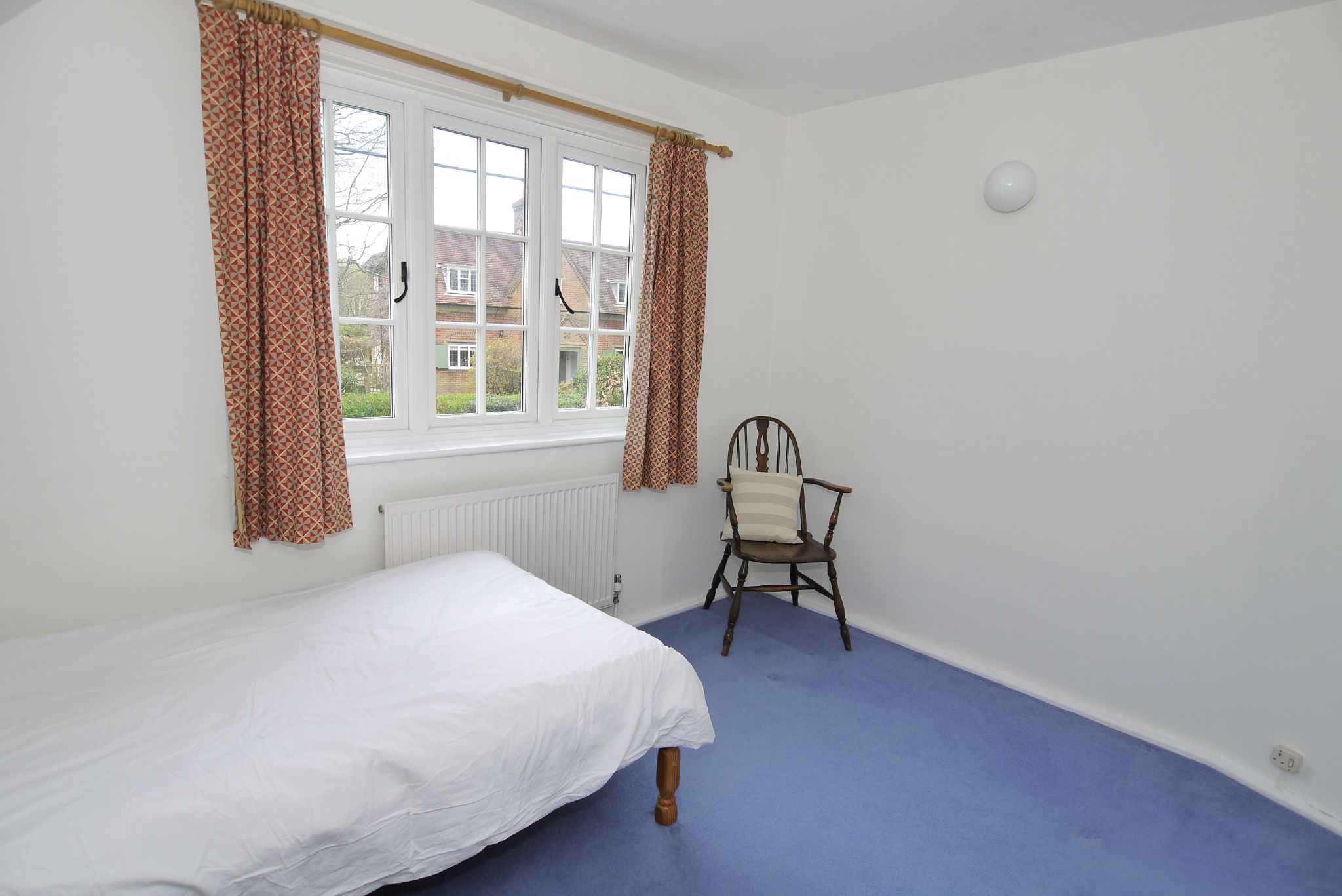 4 bedroom semi-detached house For Sale in Sevenoaks - Photograph 9