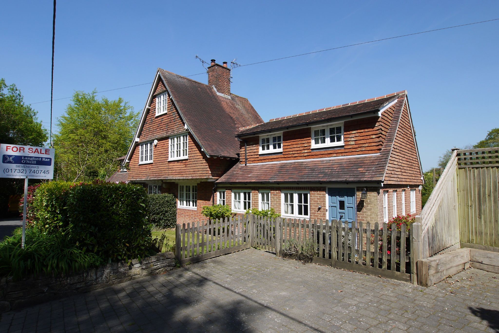 4 bedroom semi-detached house For Sale in Sevenoaks - Photograph 1