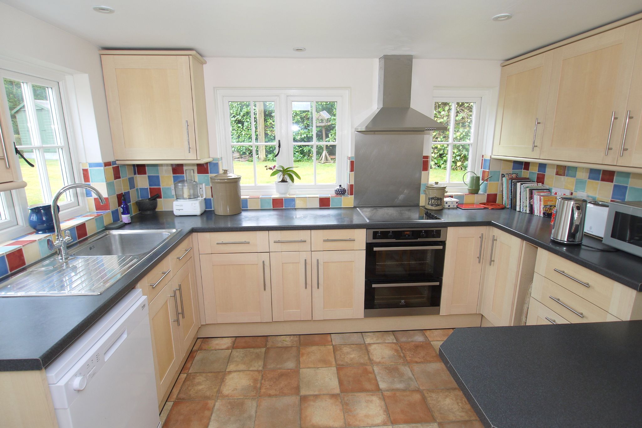 4 bedroom semi-detached house For Sale in Sevenoaks - Photograph 5