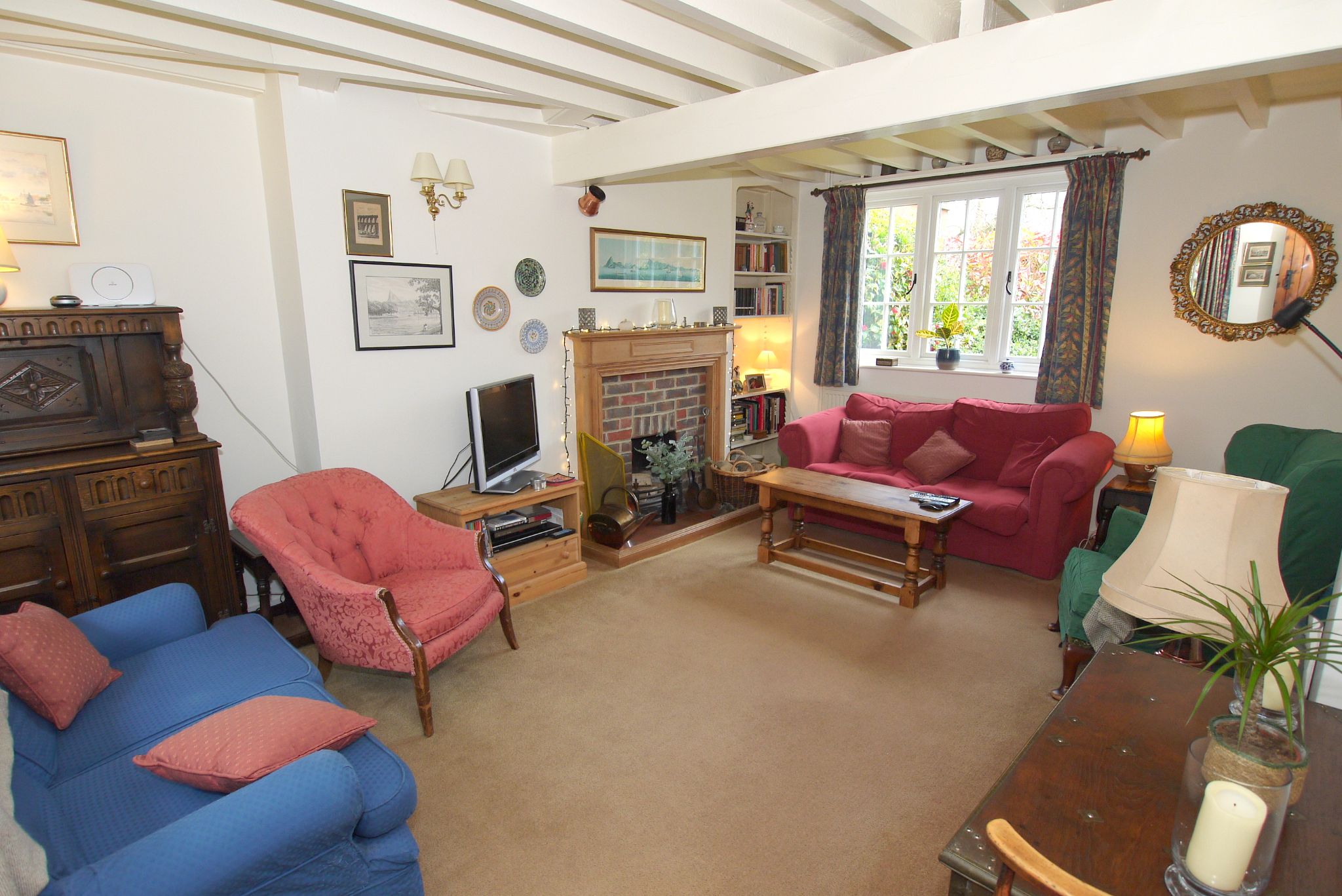 4 bedroom semi-detached house For Sale in Sevenoaks - Photograph 1